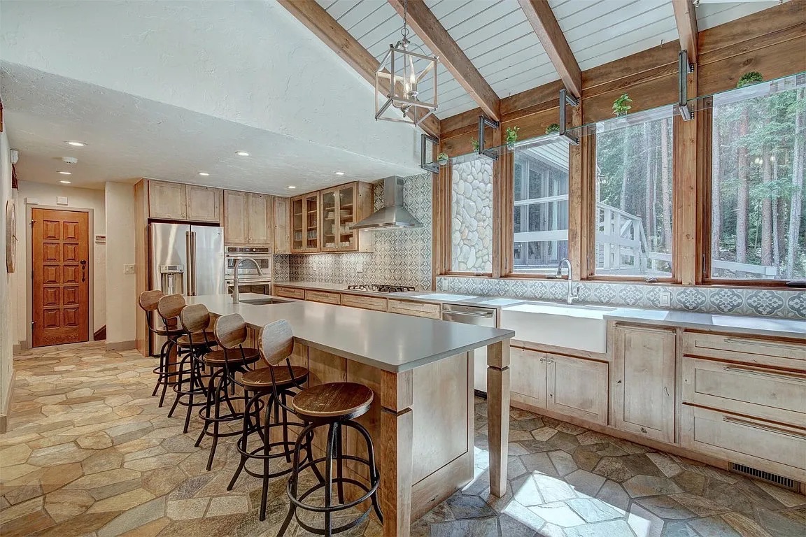 Creekside Chateau - Image 9