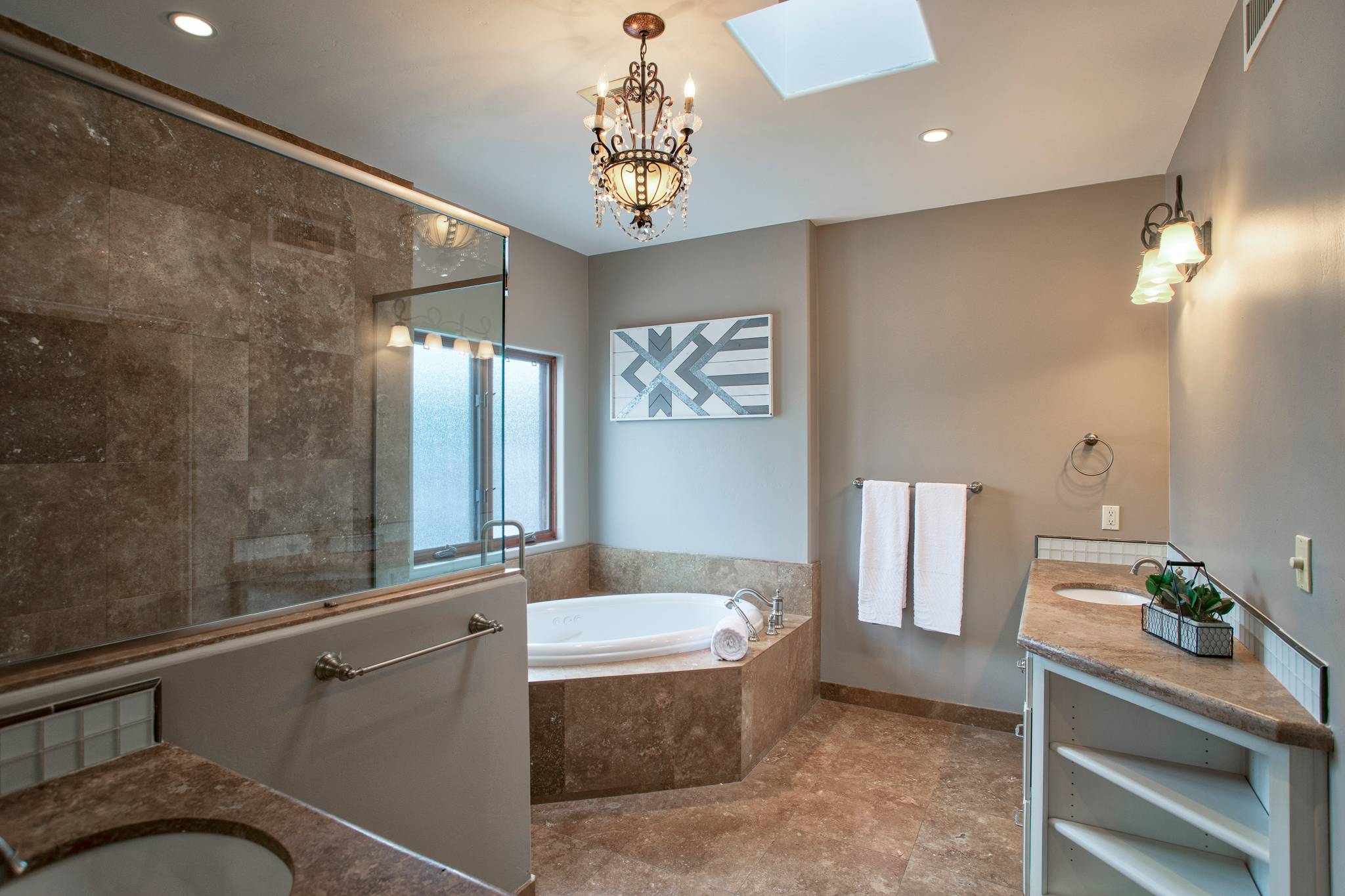 Sunrise Manor - Image 15