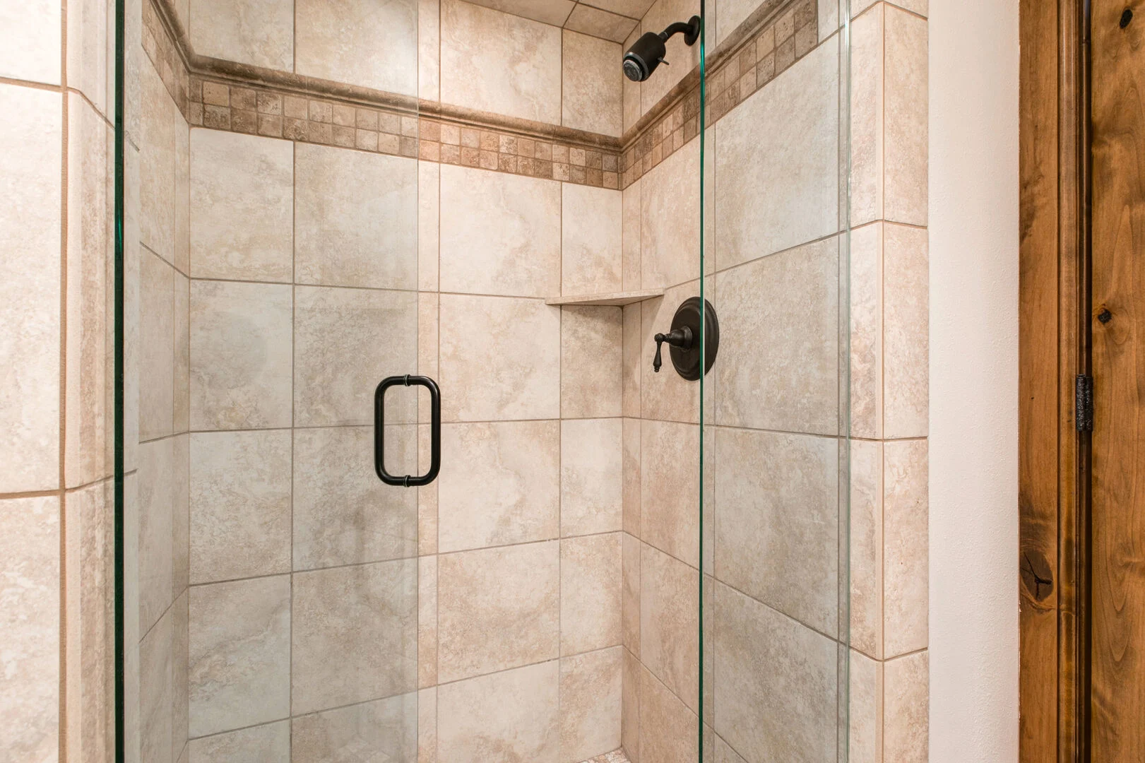 Lakeside Home - Image 21