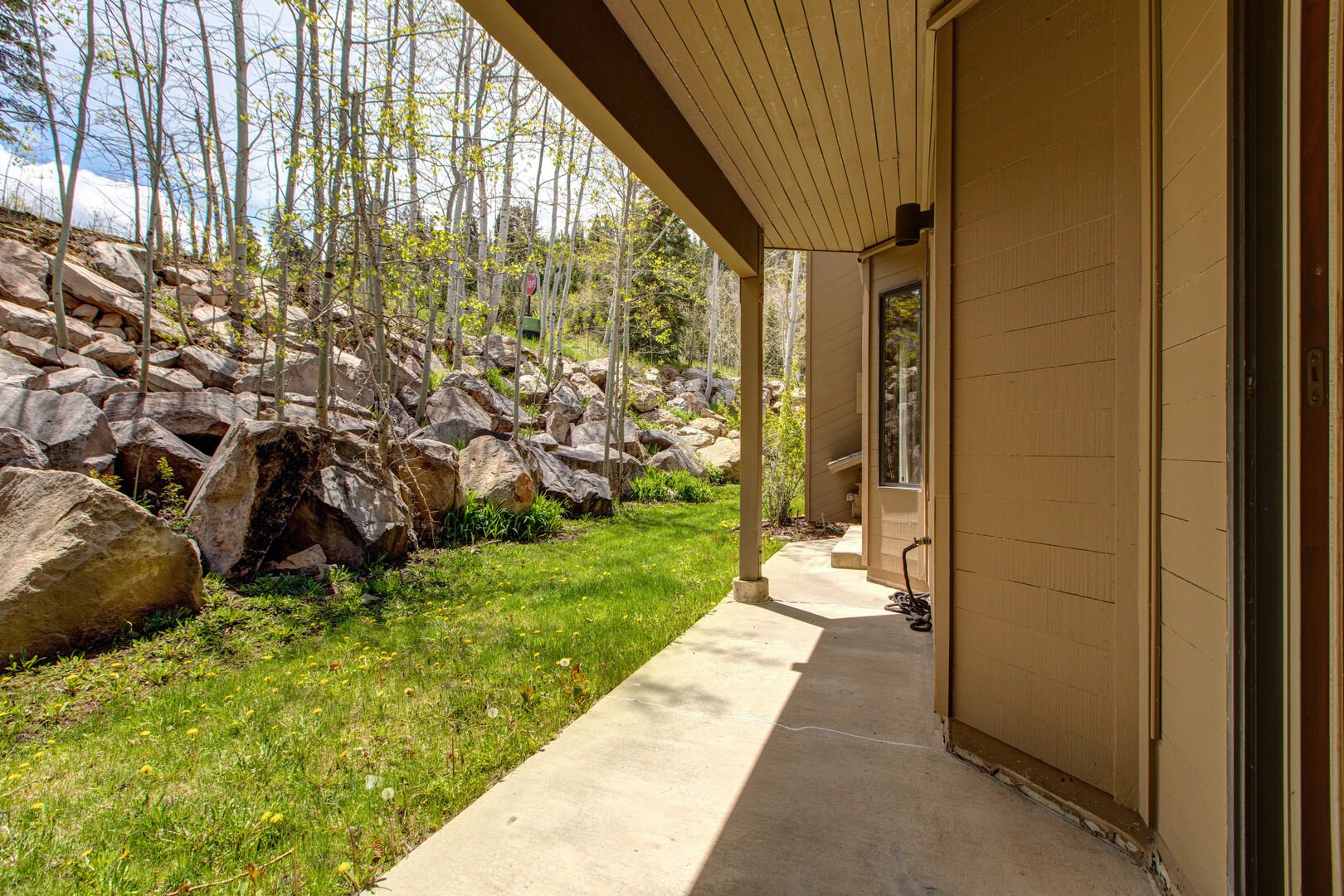 Lakeside Home - Image 25