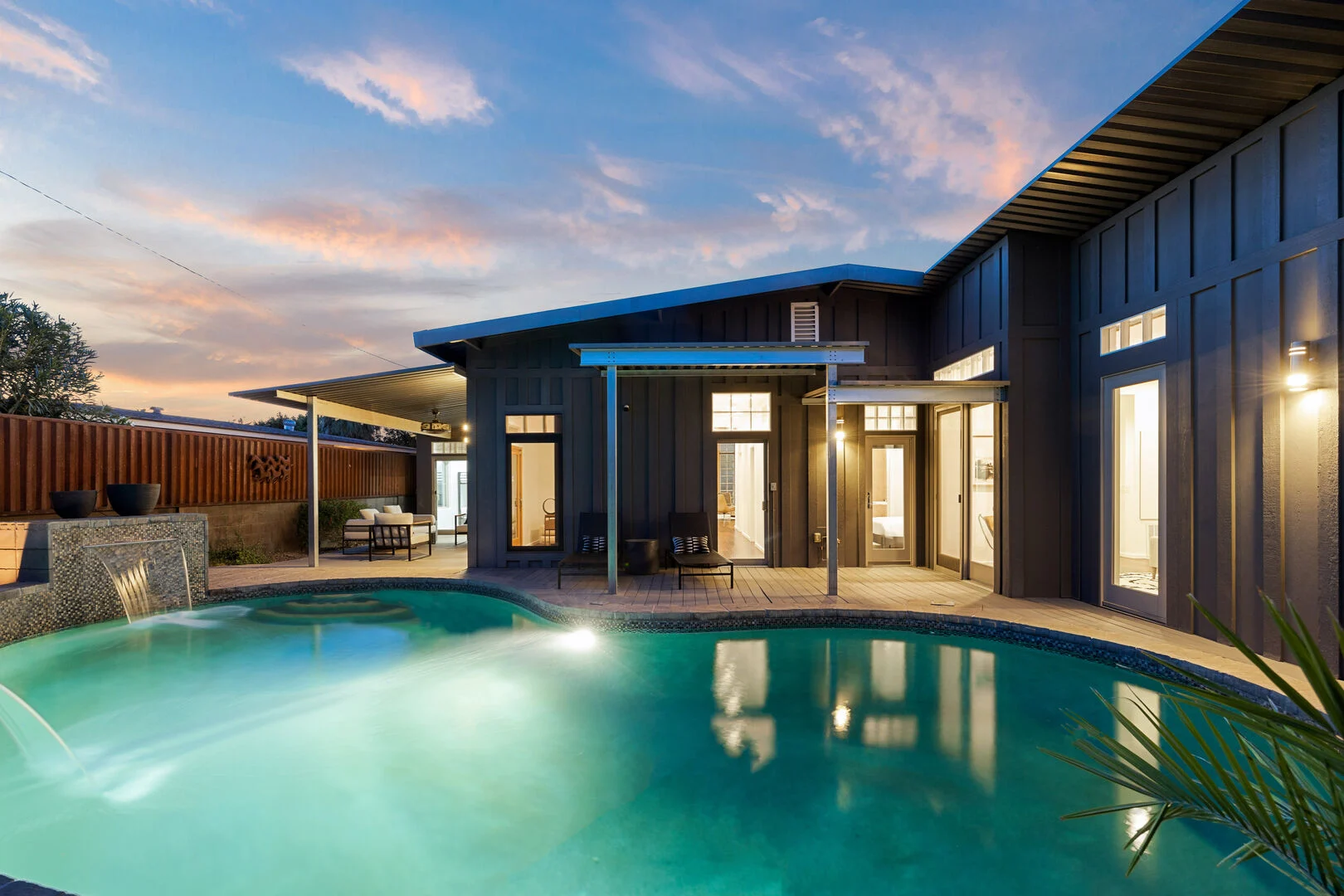 Waterfall House - Image 35