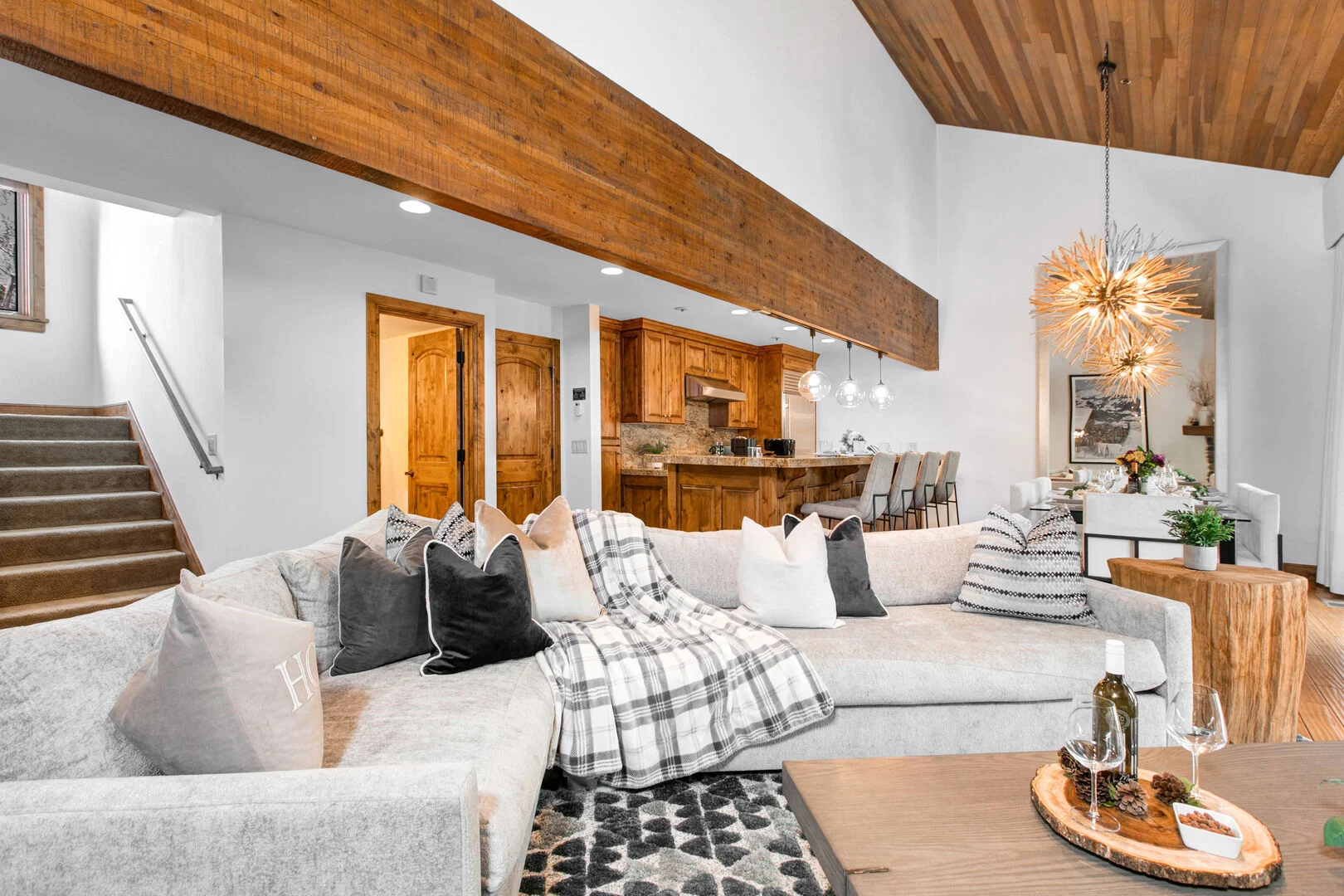 Lakeside Home - Image 4