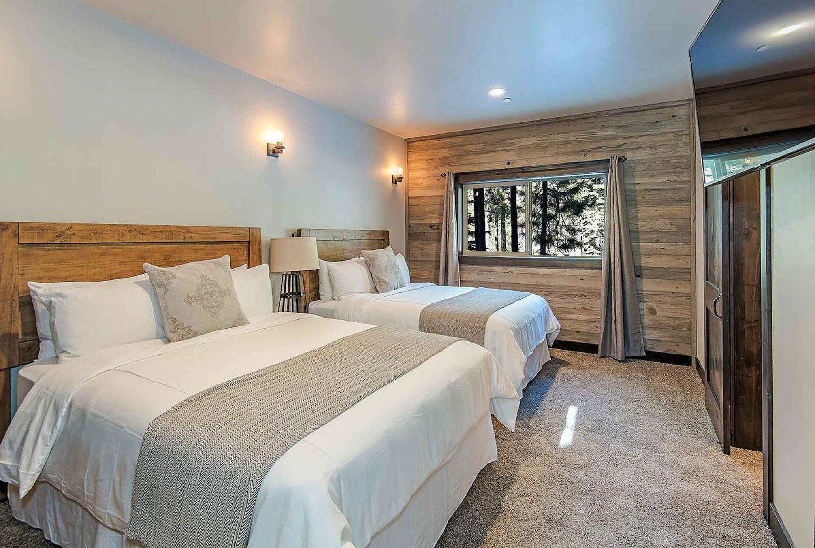 Trail Manor - Image 26