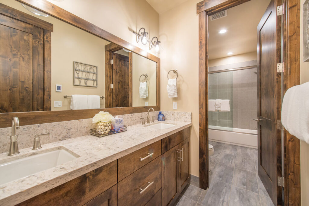 Mountain Hemlock Home - Image 24