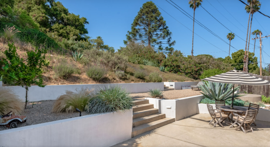 Hendry's Home - Image 20