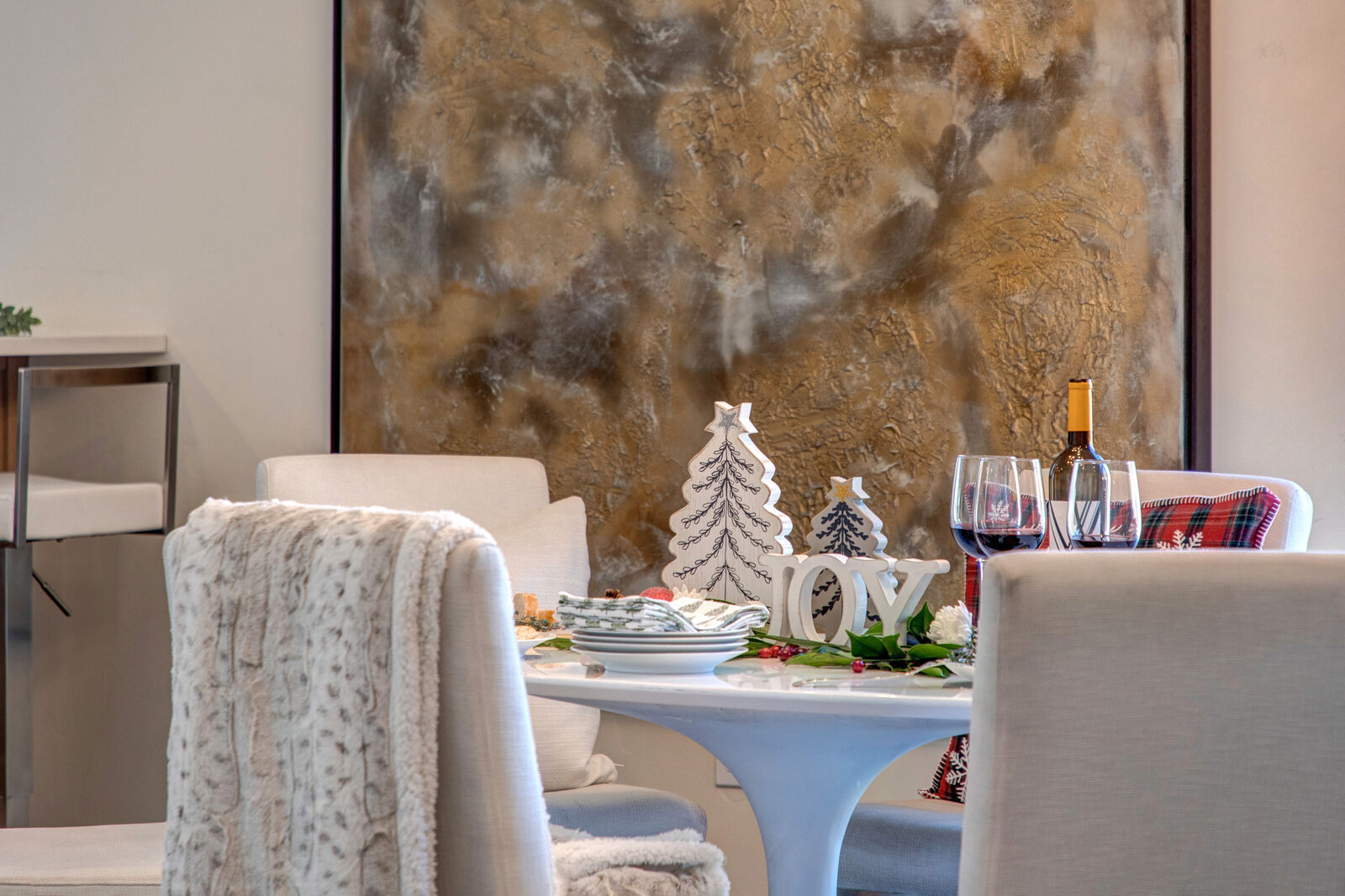 Silver Home - Image 17