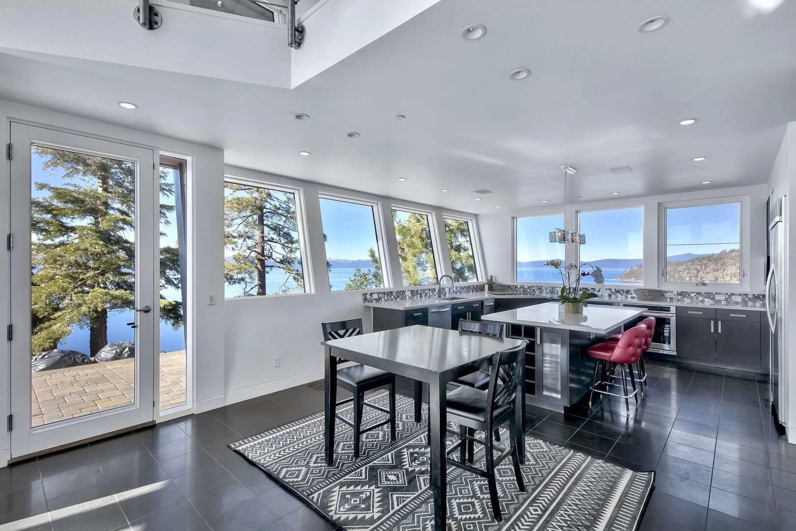 Point Place Home - Image 8