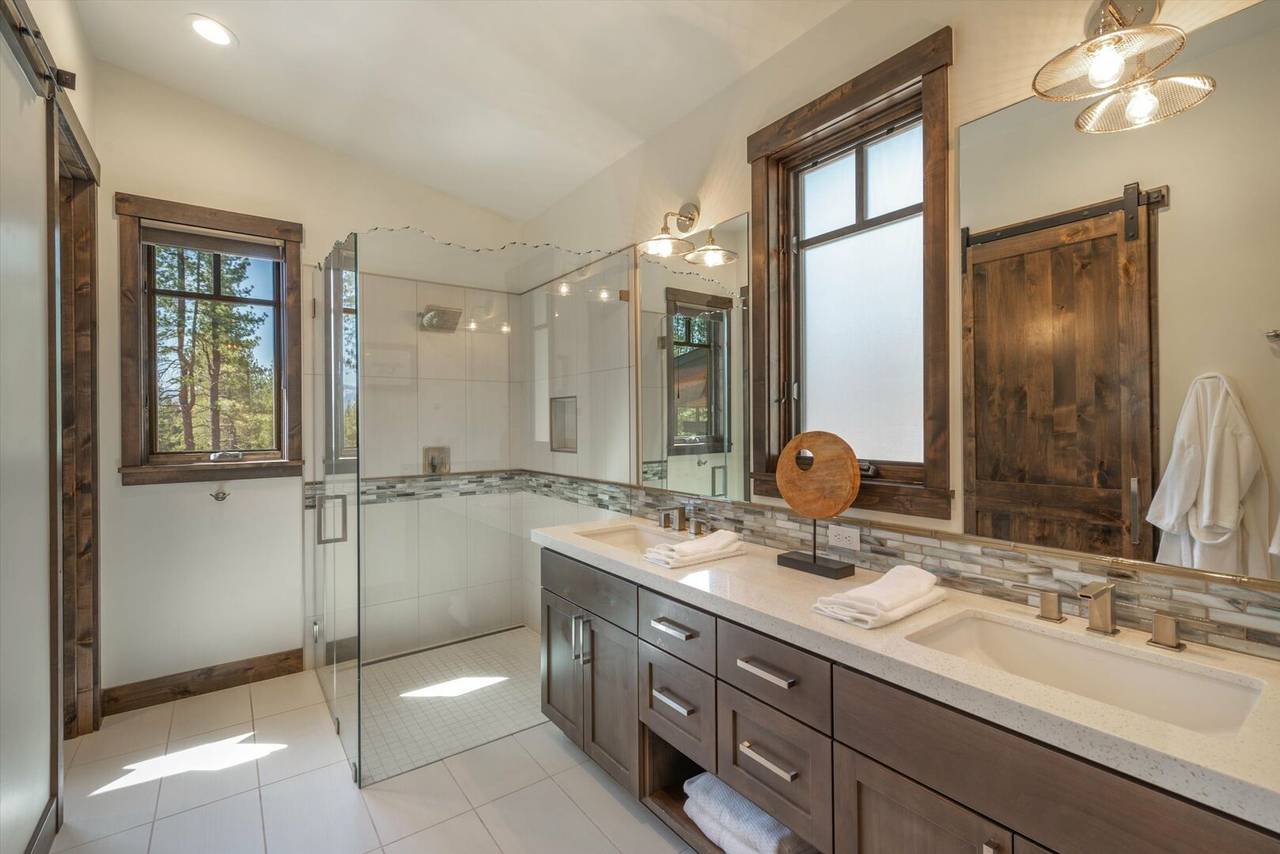 Jacobson House - Image 19