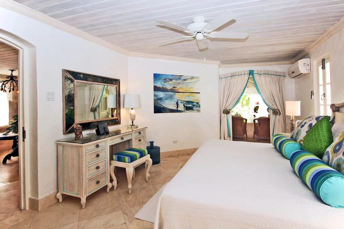 Red Hibiscus Home - Image 11