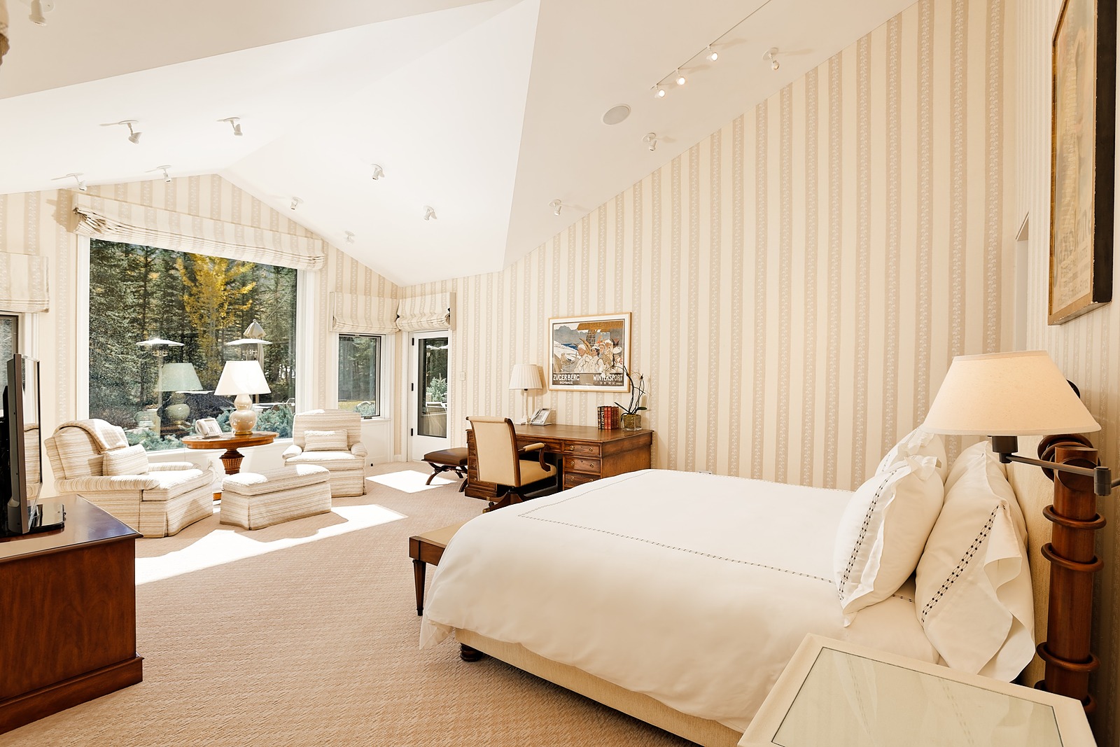 Roaring Manor - Image 25