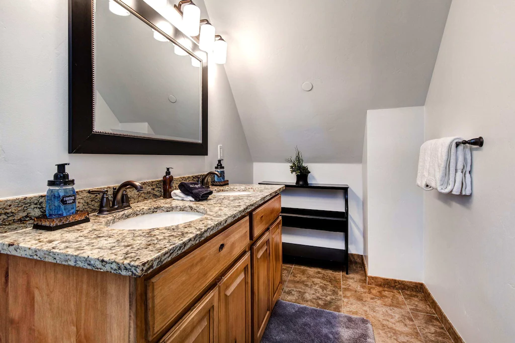 Warnick Manor - Image 44