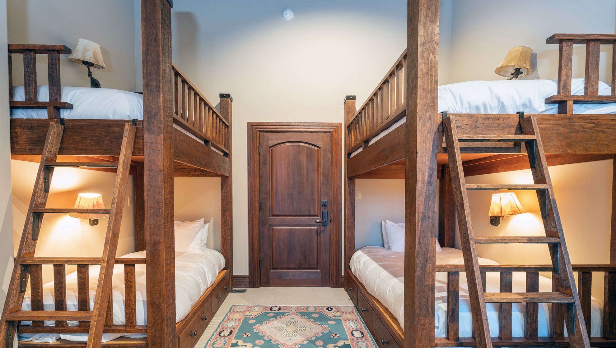 Peaks Manor - Image 43