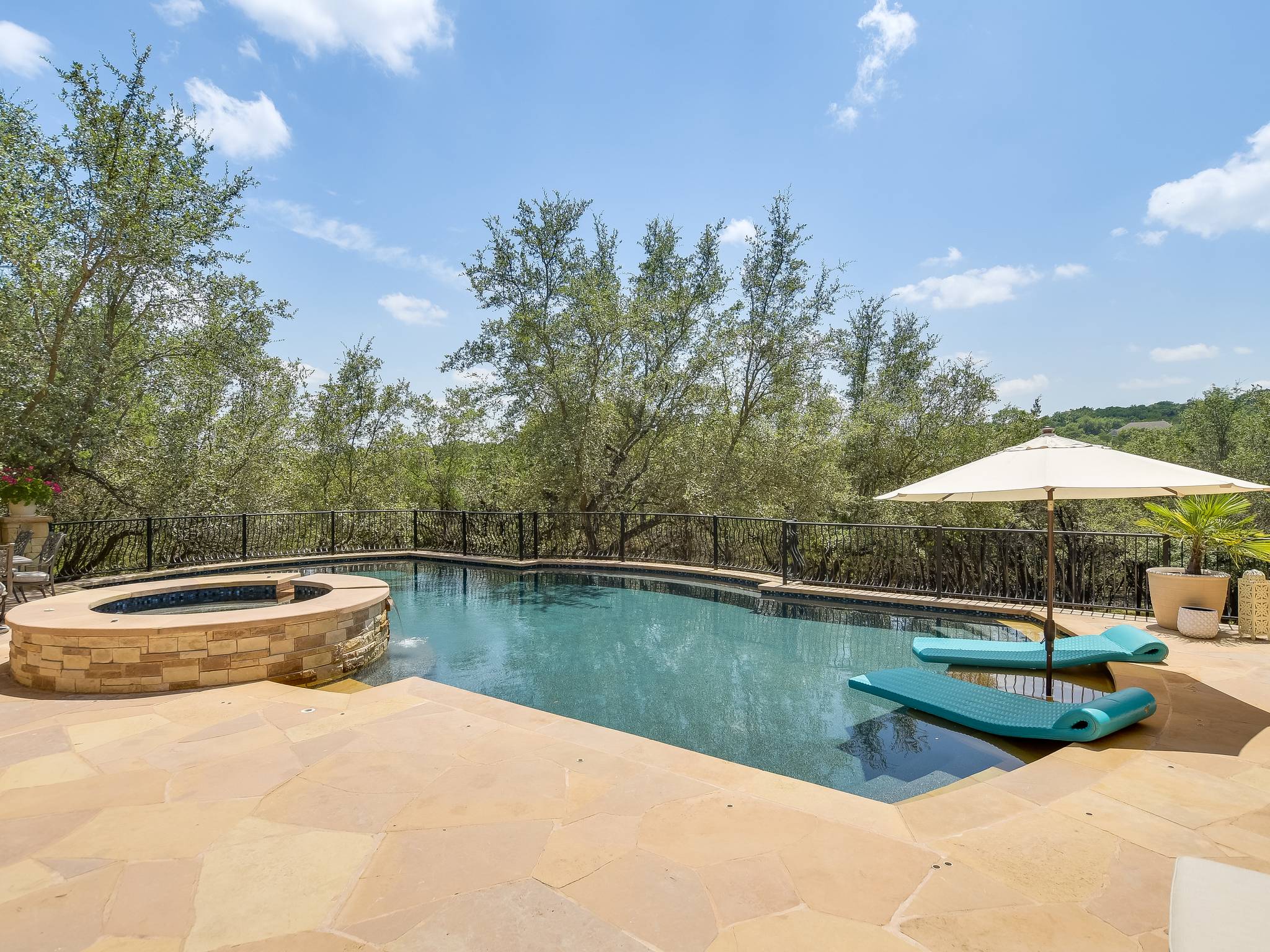 Rock Cedar House - Image 33