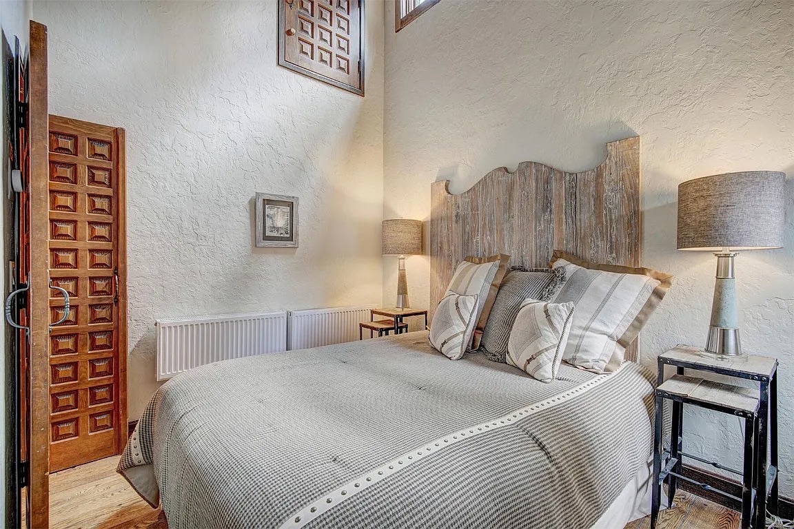 Creekside Chateau - Image 25