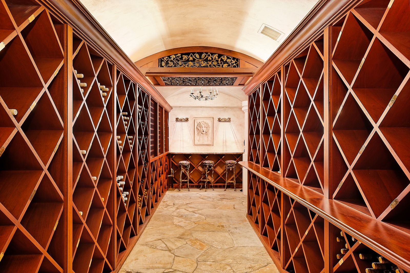 Roaring Manor - Image 34