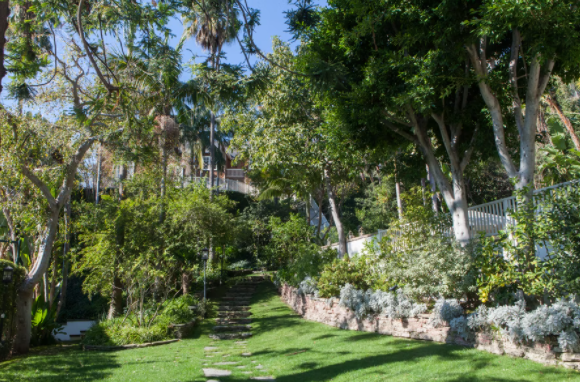 Hillside House - Image 31