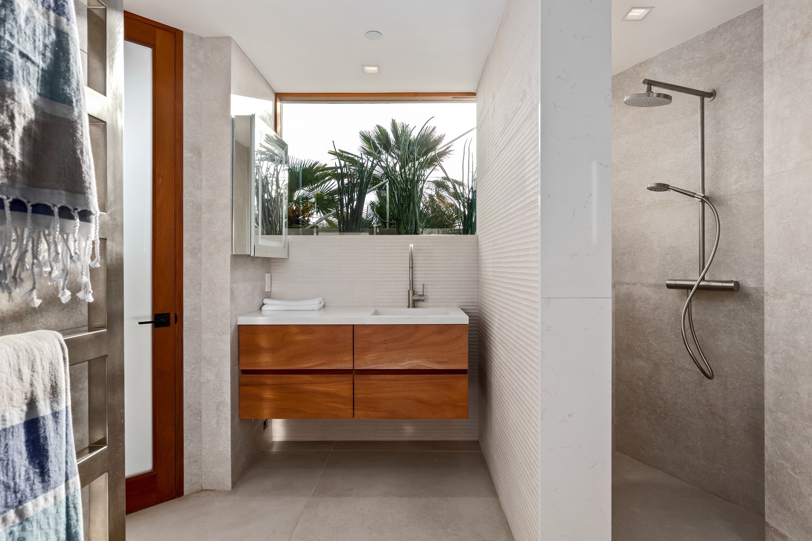 Blue Sapphire House - Image 32