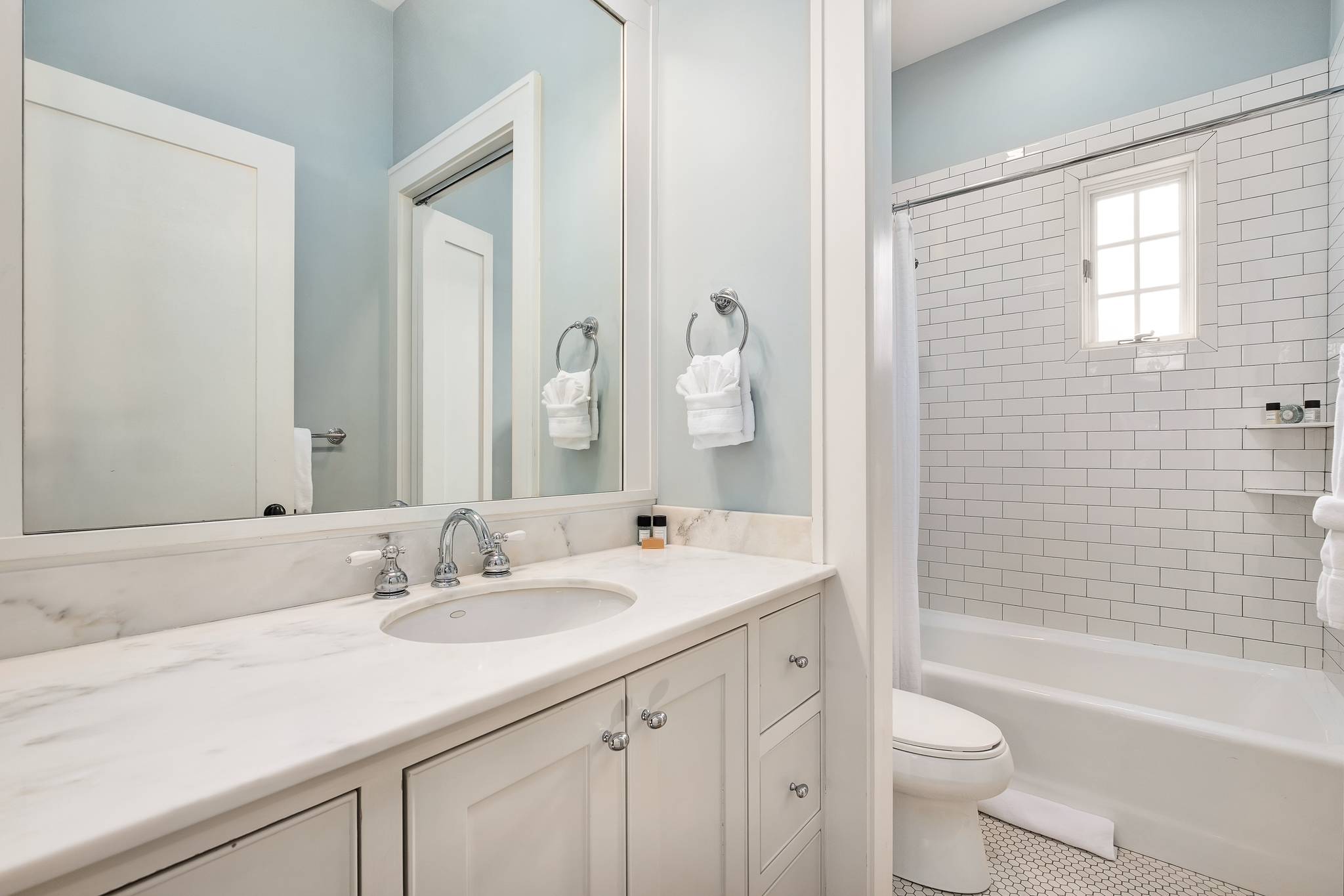 Koi House - Image 22