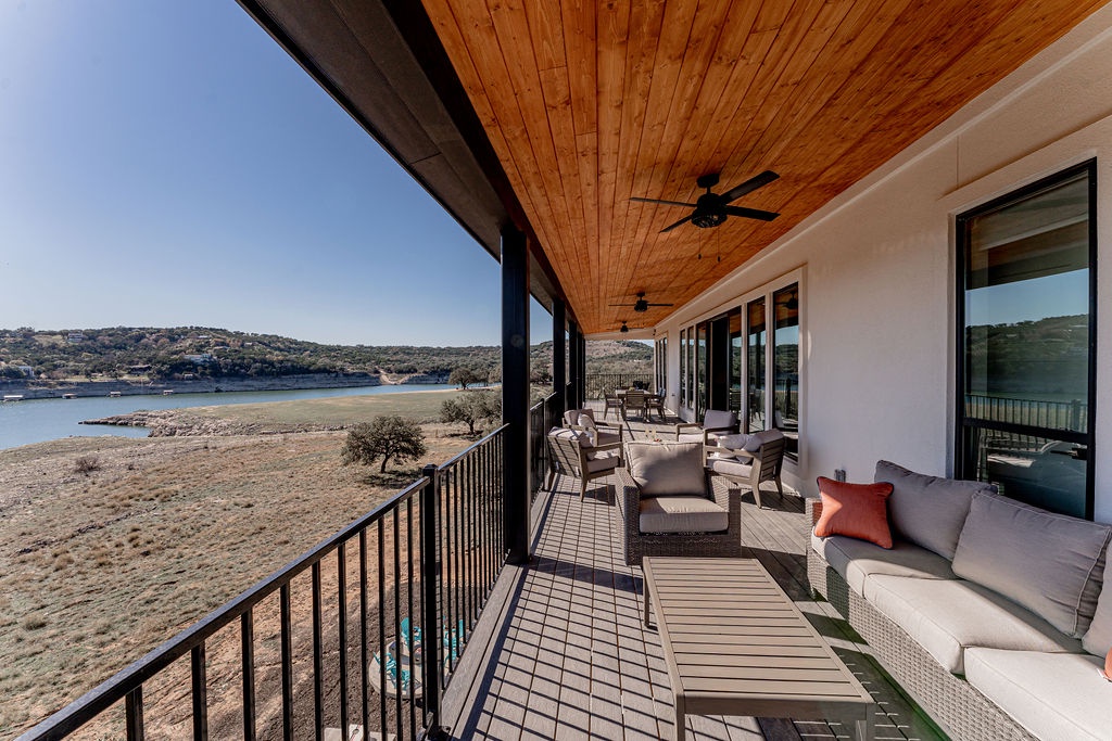 Clark Villa - Image 36