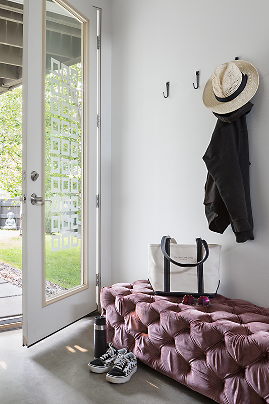 Yellow Mules Home - Image 7