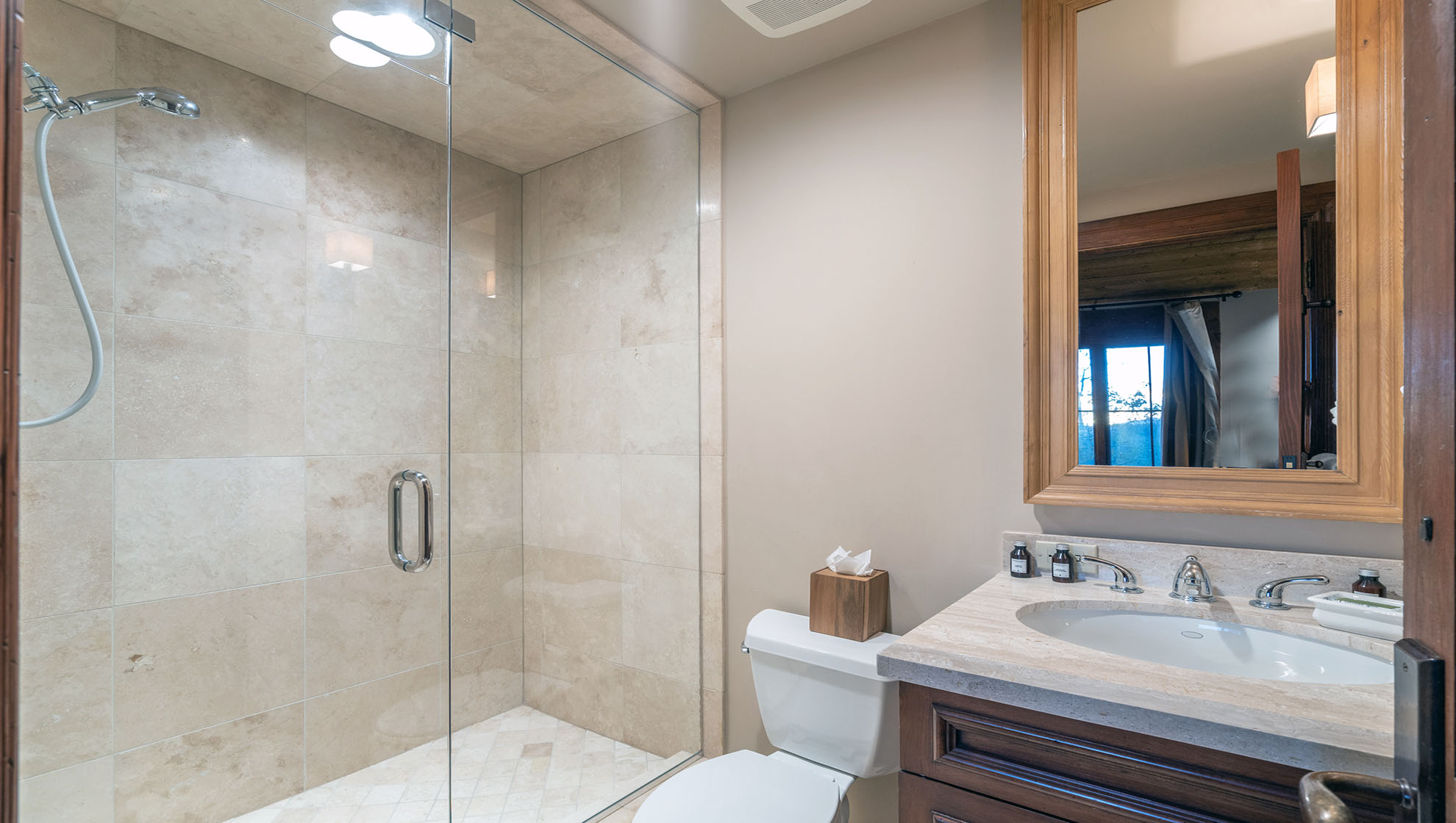 Peaks Manor - Image 35