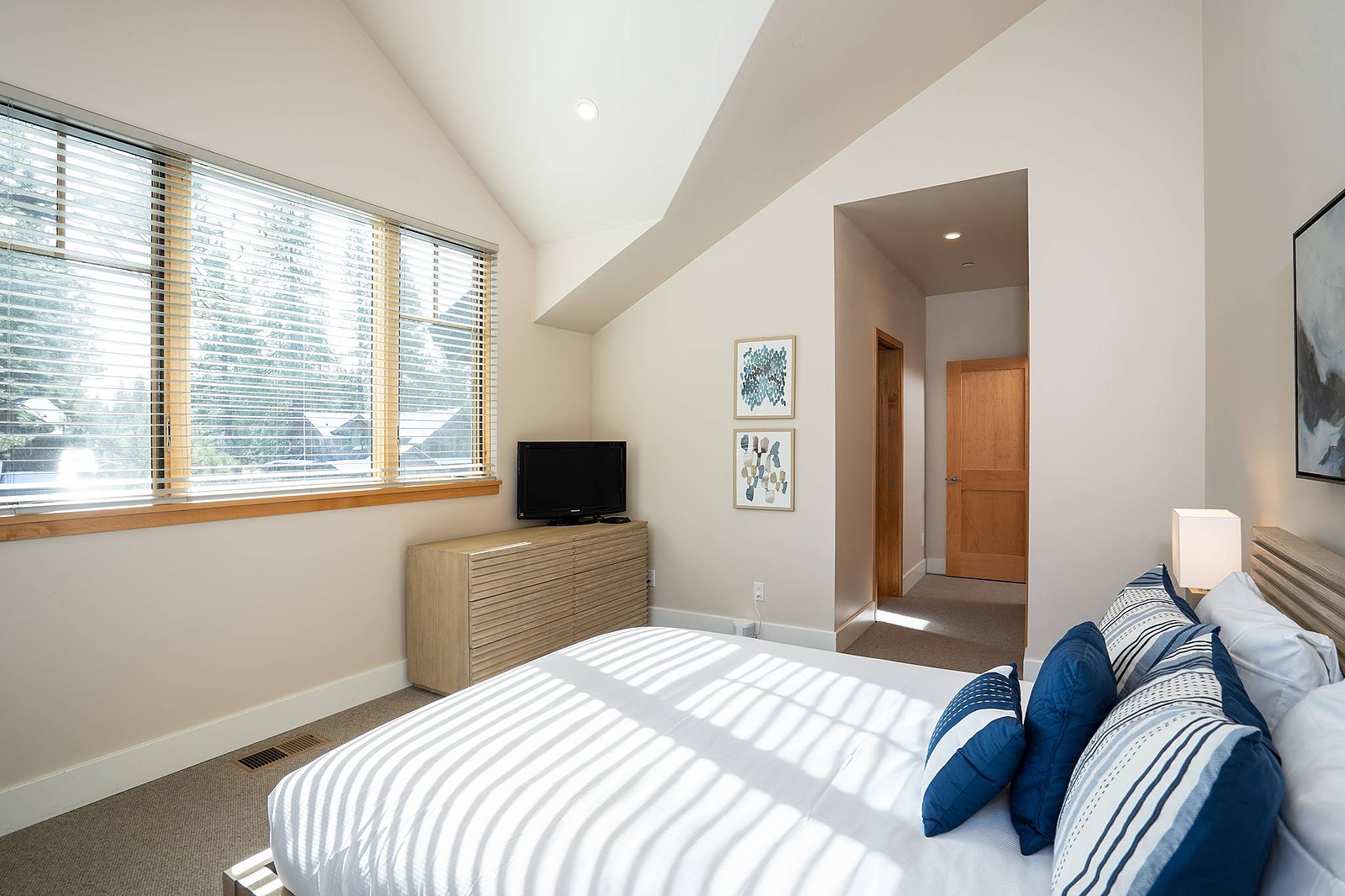 Mount House - Image 24