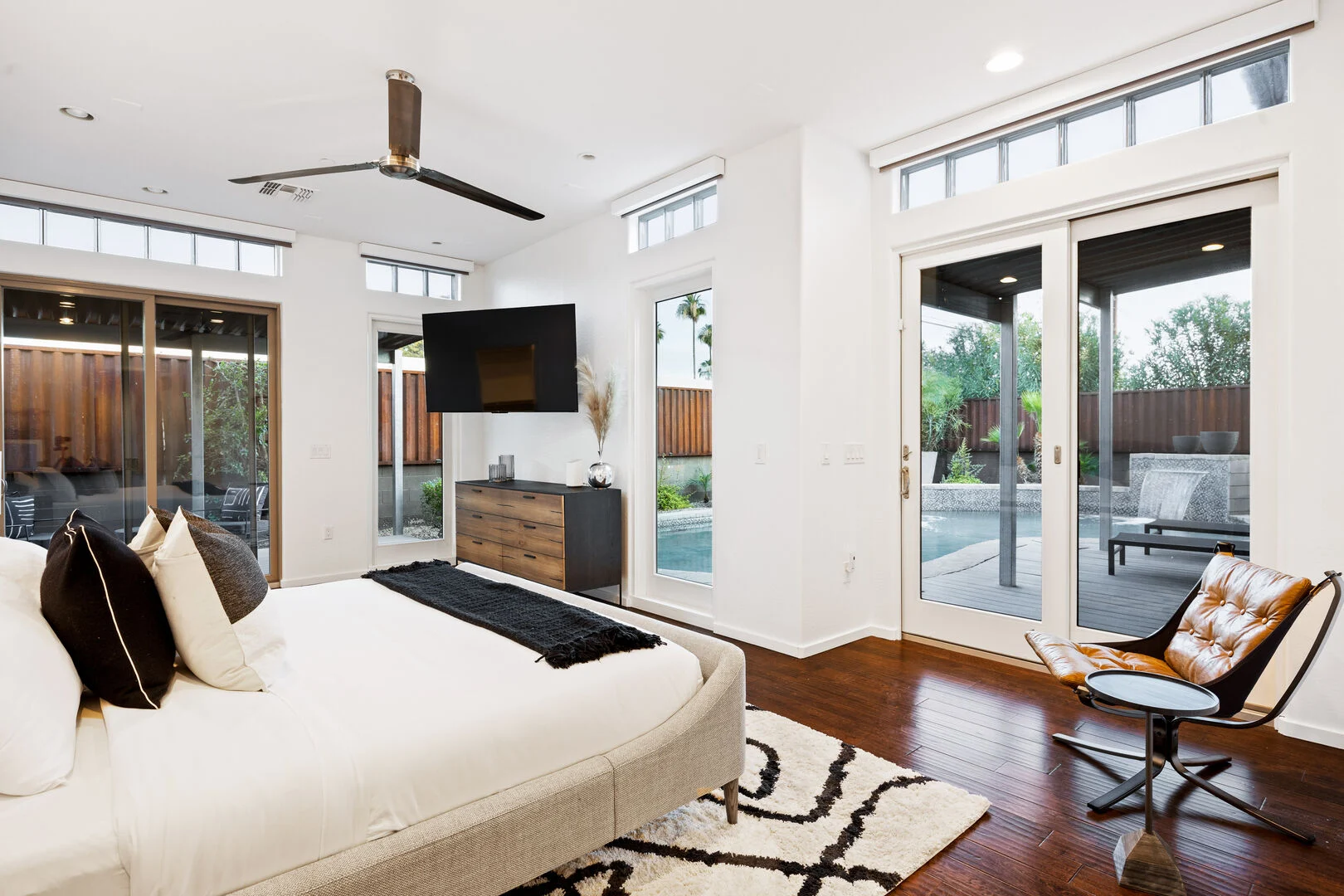 Waterfall House - Image 15