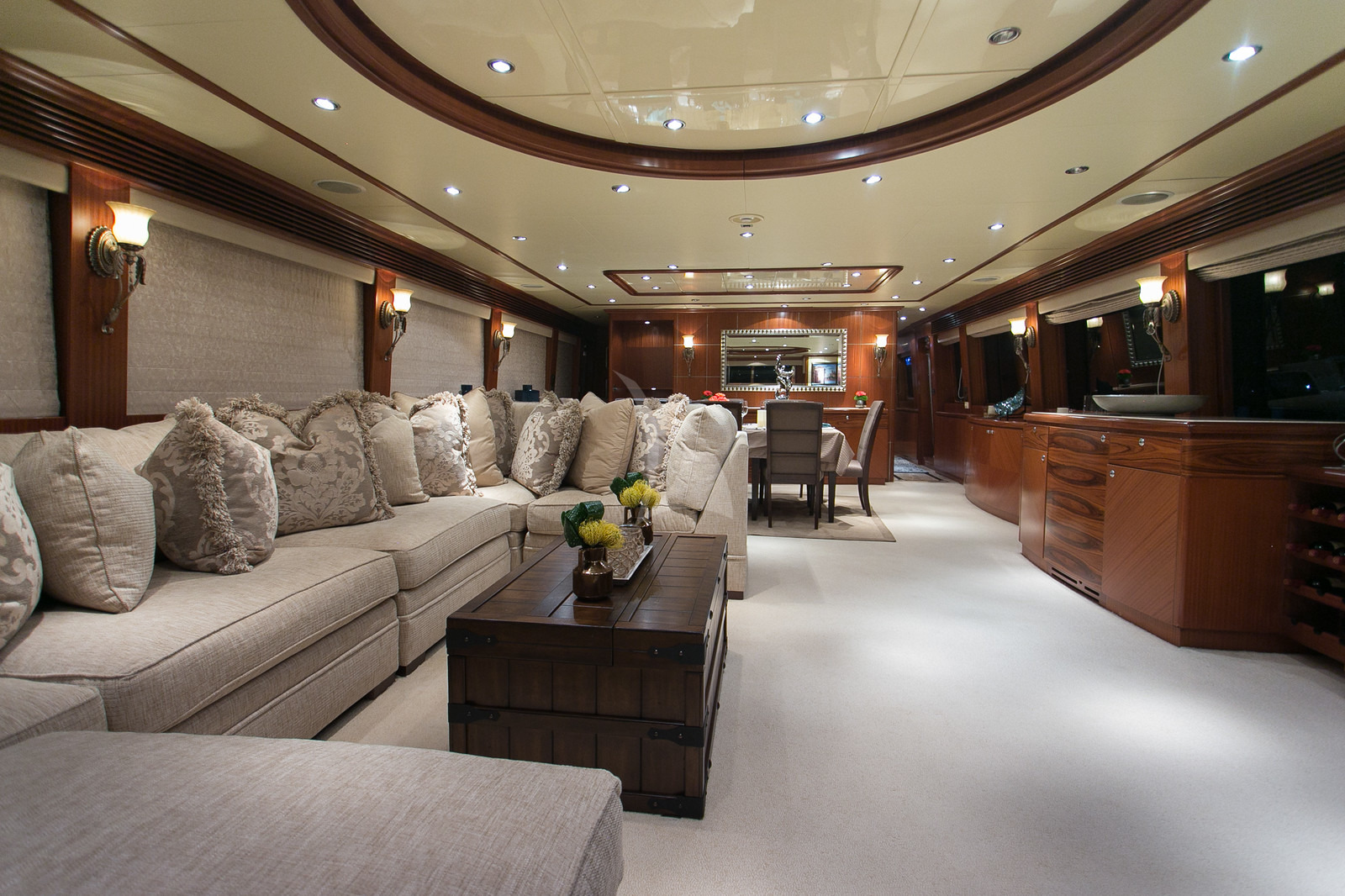 Beachfront Yacht - Image 4