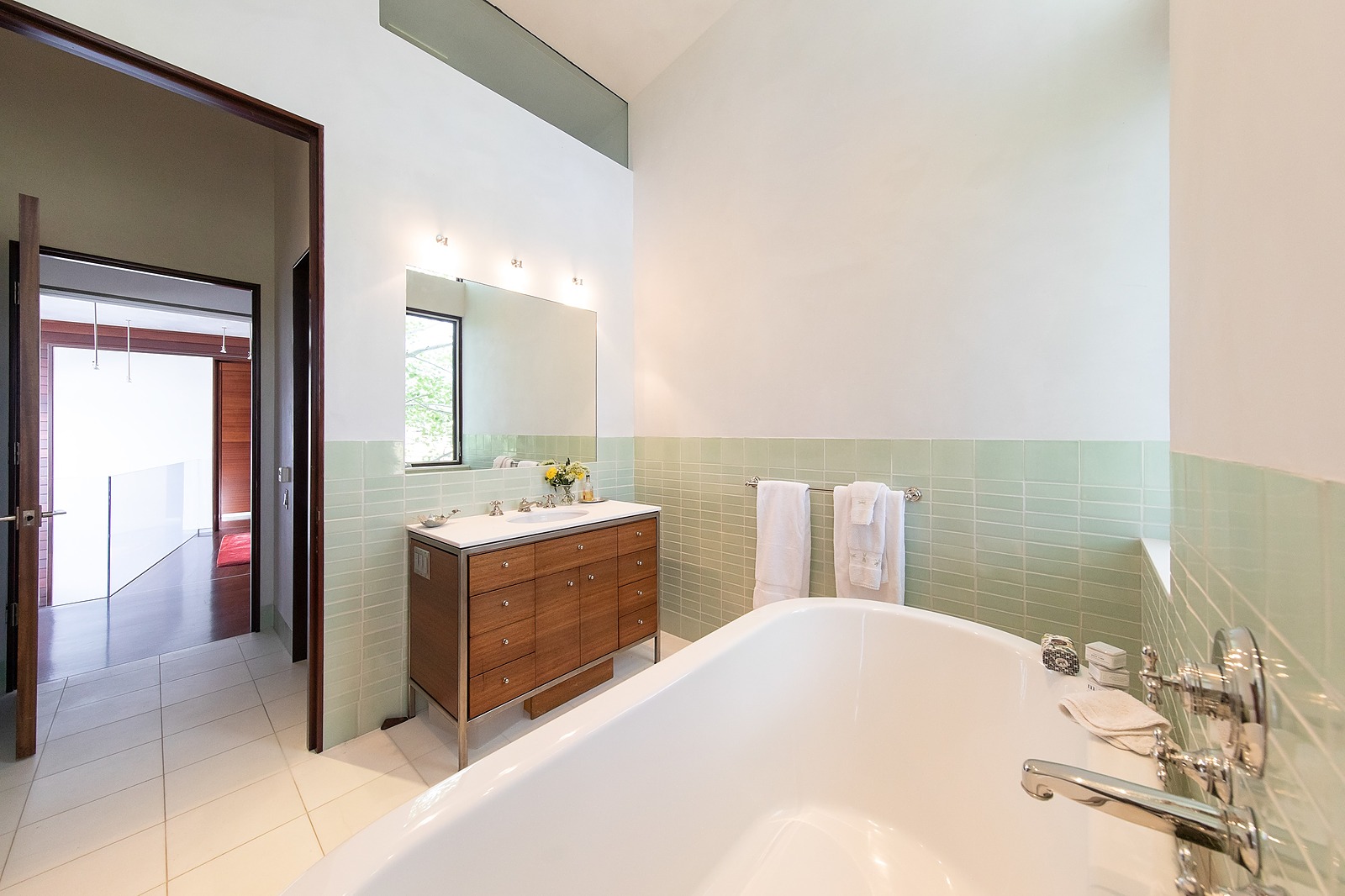 Nell Villa - Image 35