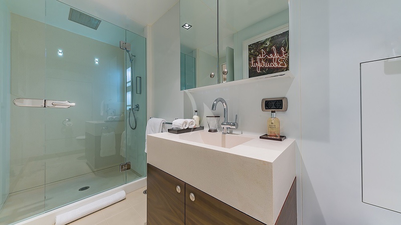 Big Sky Yacht - Image 25