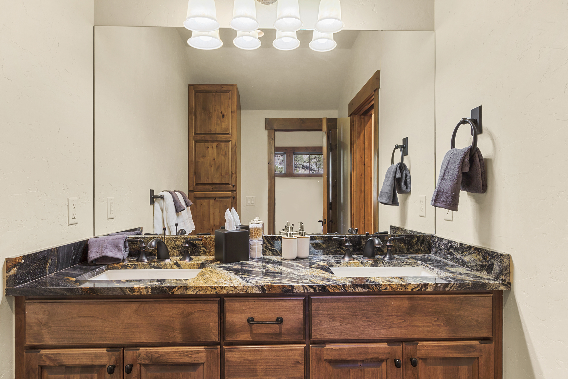 Twin Peaks Lodge - Image 31