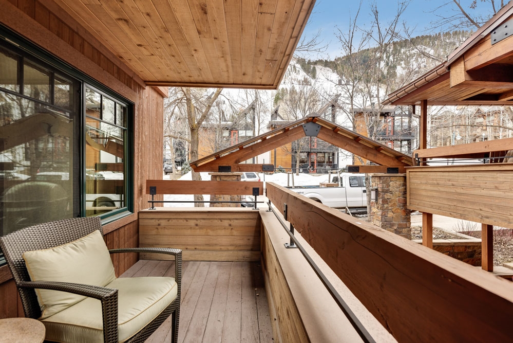 Summit Home - Image 11