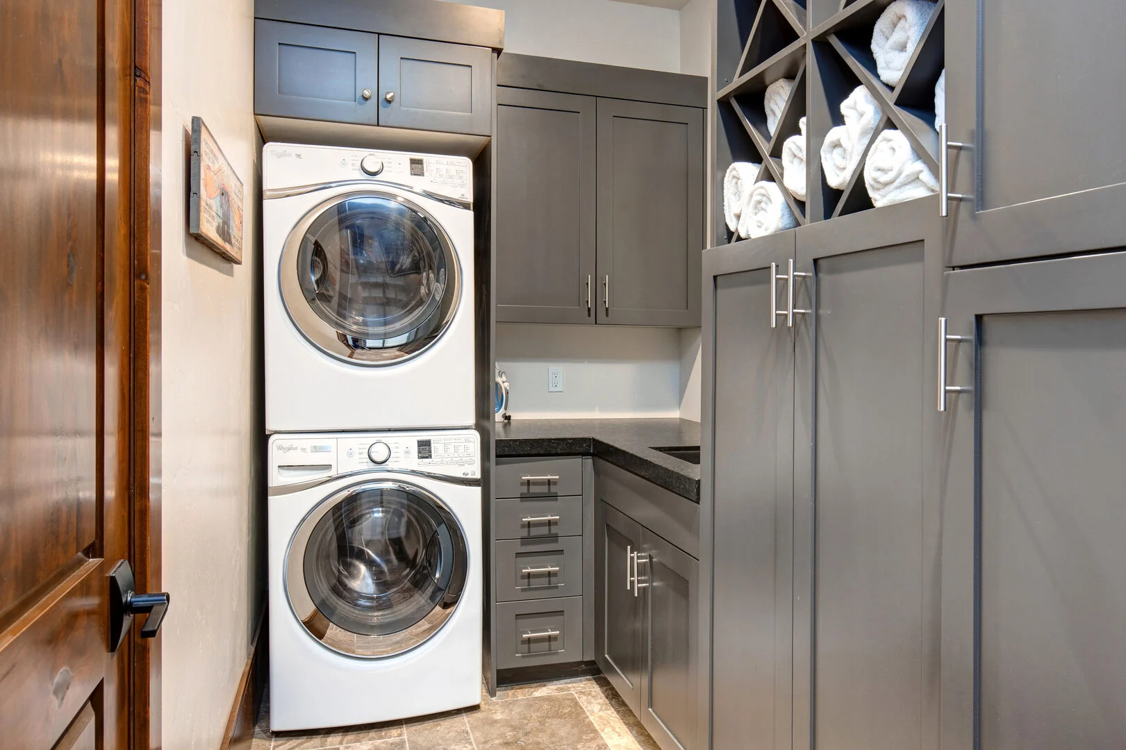 Empire Manor - Image 22