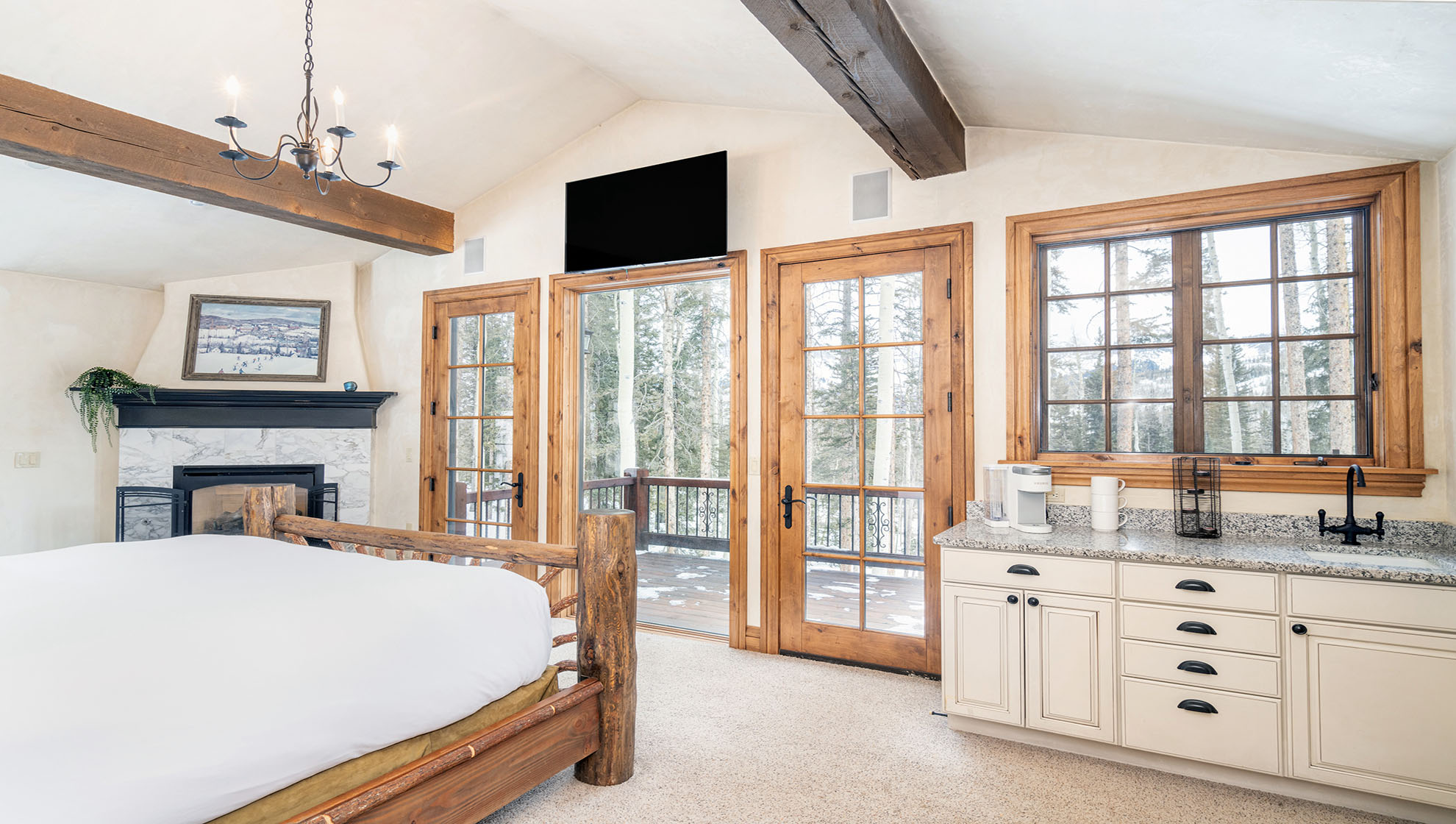 San Joaquin Manor - Image 13