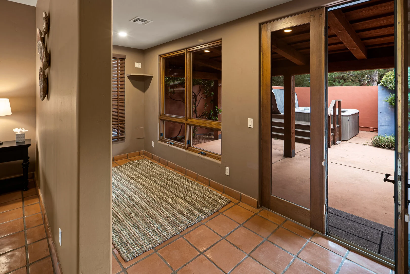 Hotsko House - Image 18