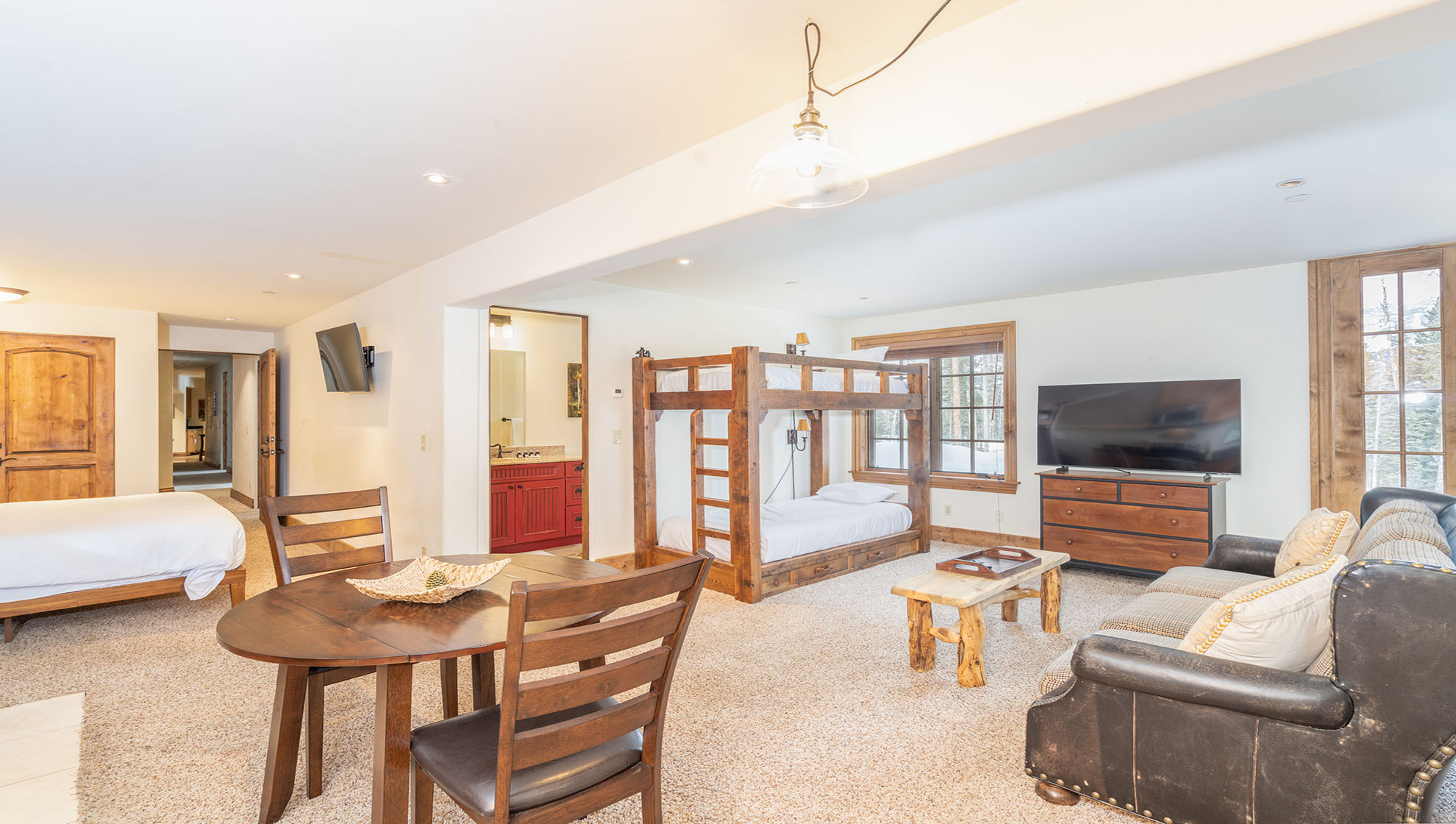 San Joaquin Manor - Image 38