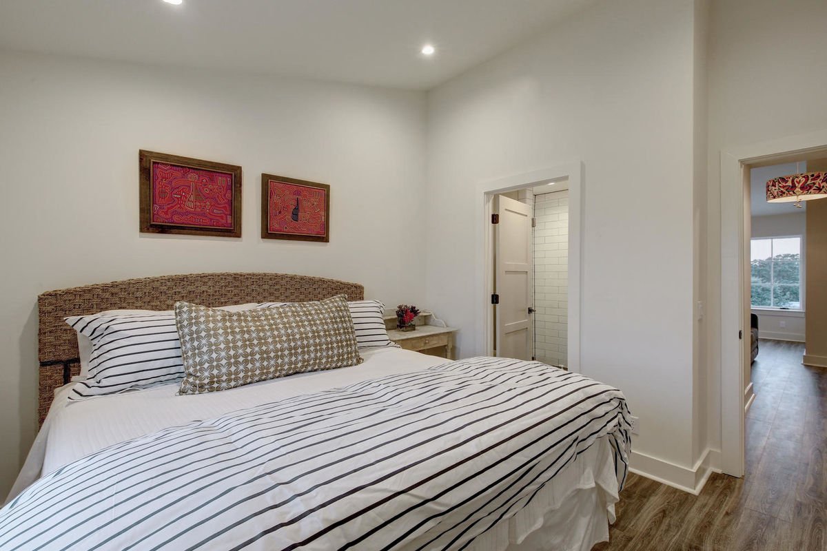 Spring Manor - Image 19