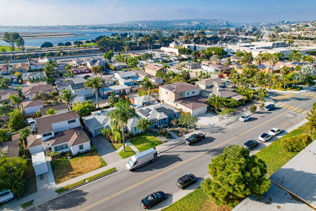 Blue Lagoon Home - Image 40