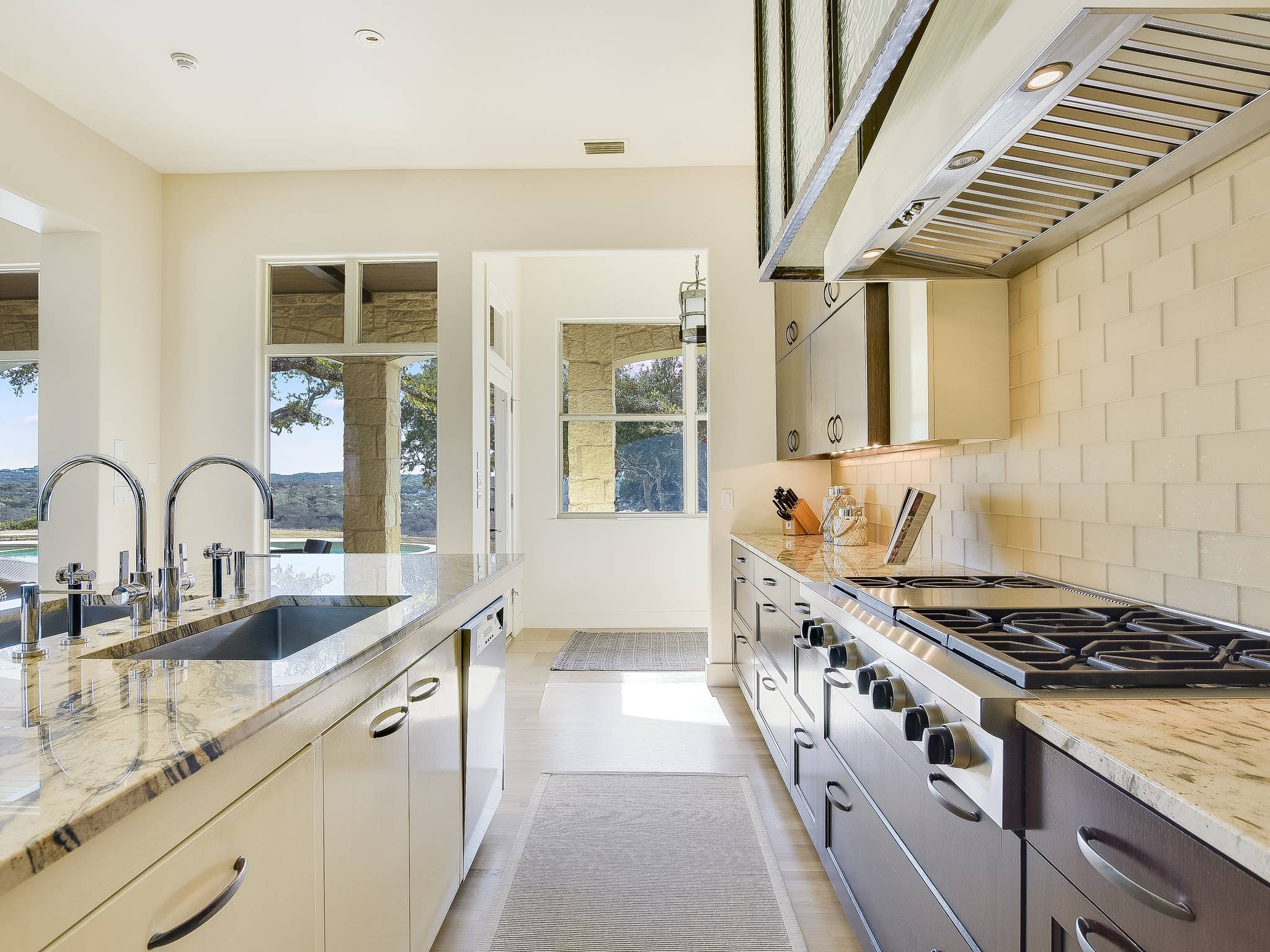 Red Cypress Home - Image 14