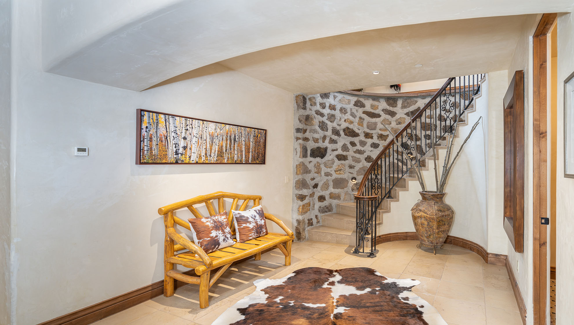 San Joaquin Manor - Image 18