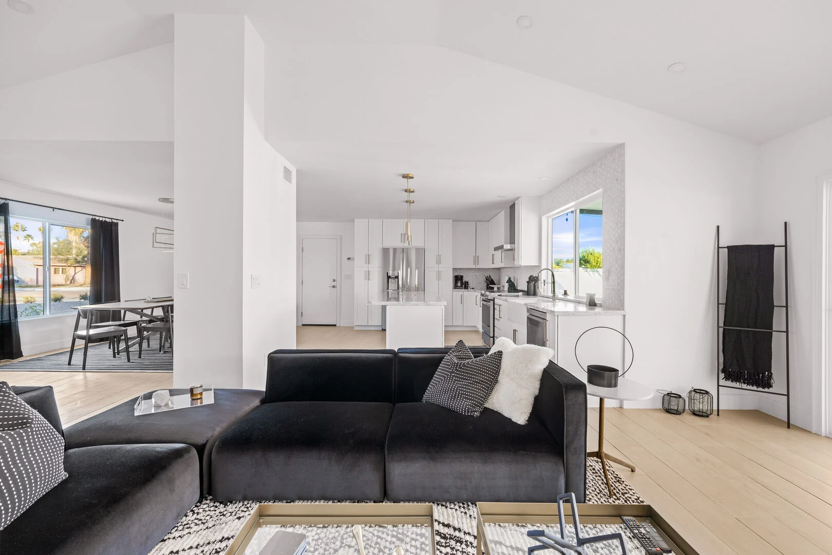 Bee Brush House - Image 3