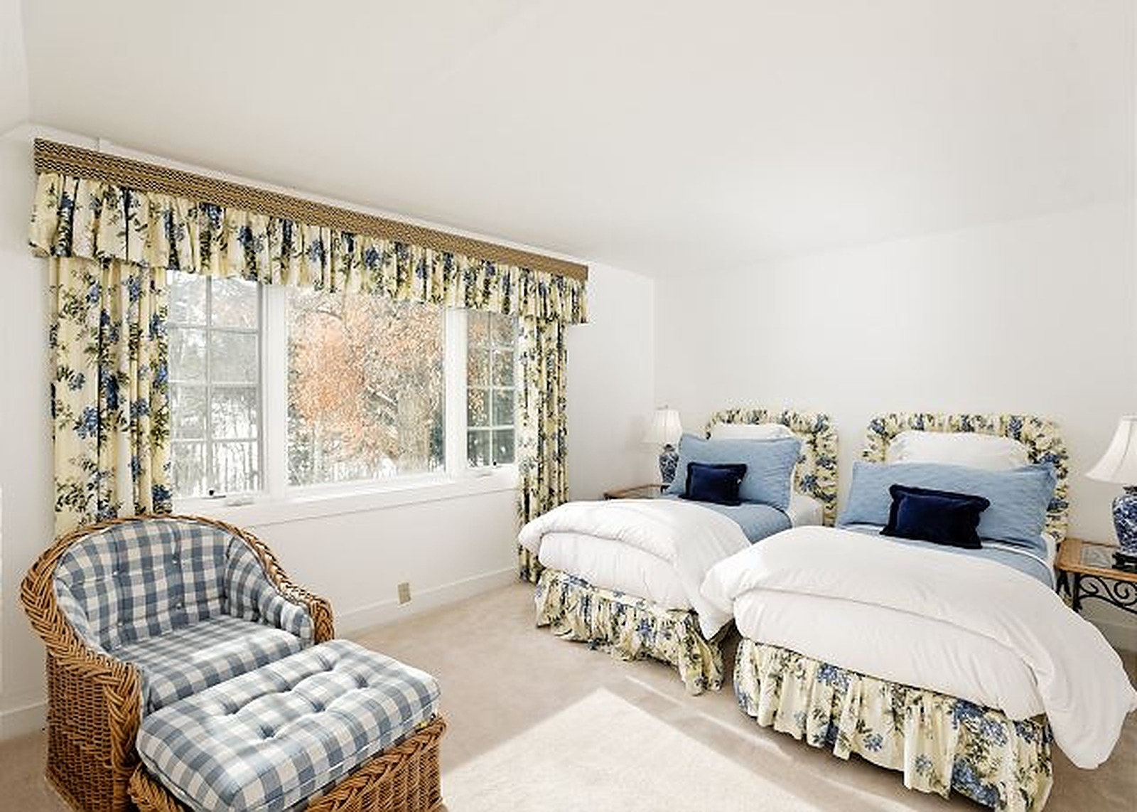 Chair Place - Image 16