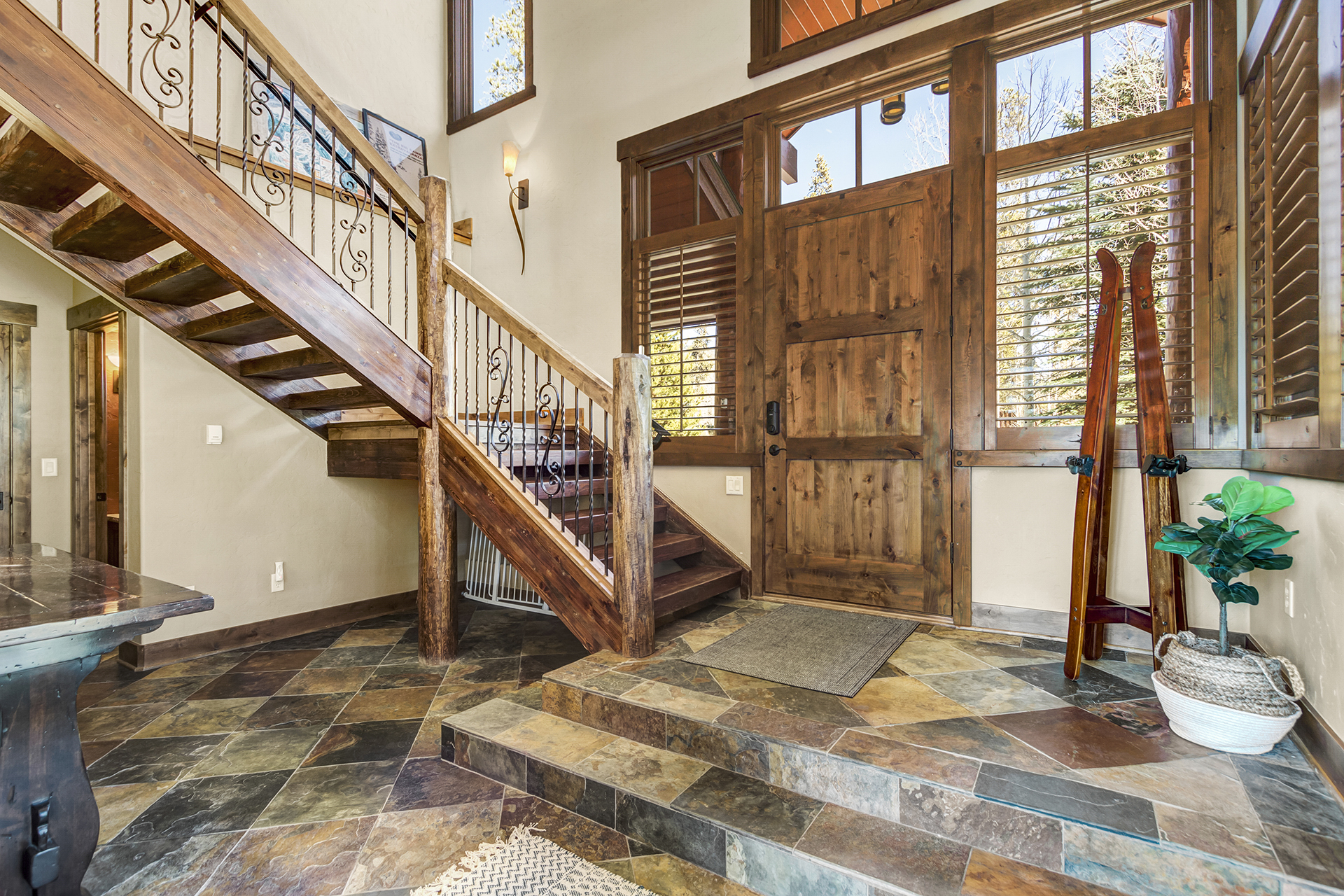 Twin Peaks Lodge - Image 13