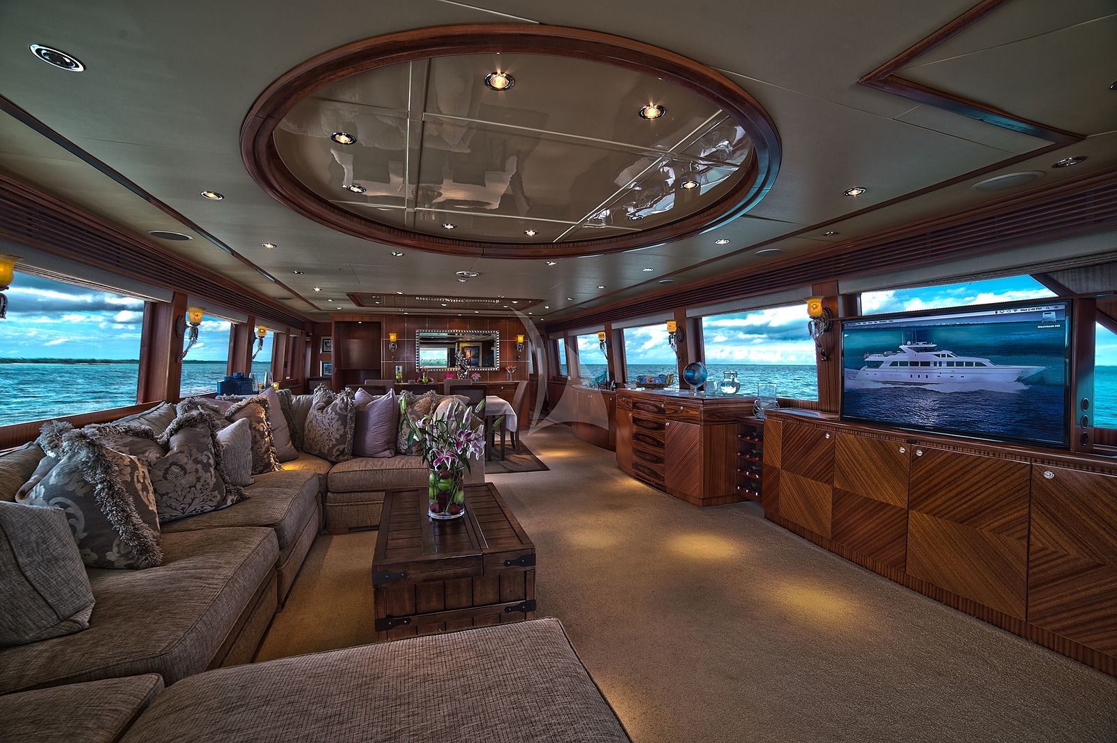 Beachfront Yacht - Image 3