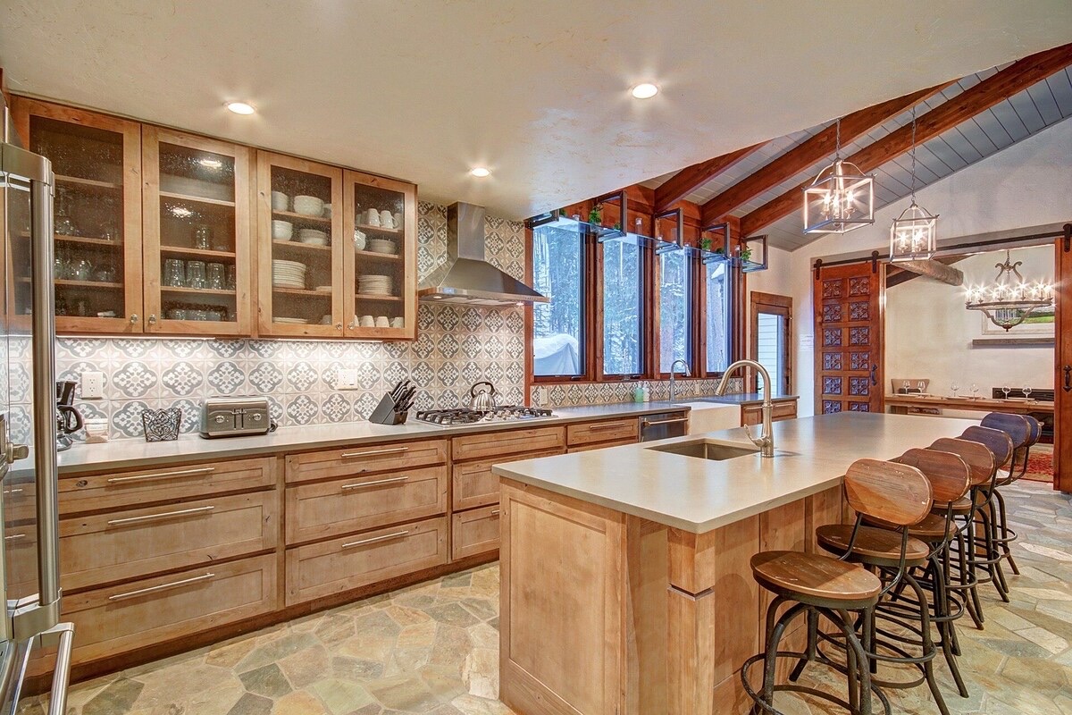 Creekside Chateau - Image 11