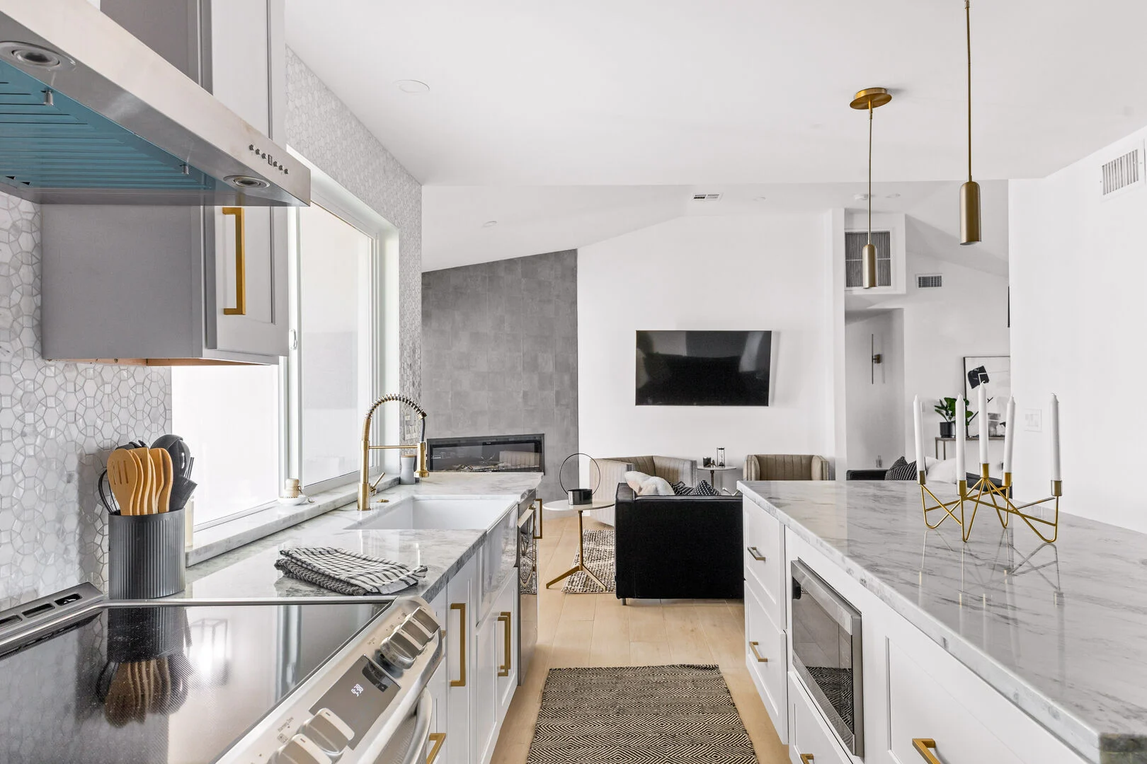 Bee Brush House - Image 10