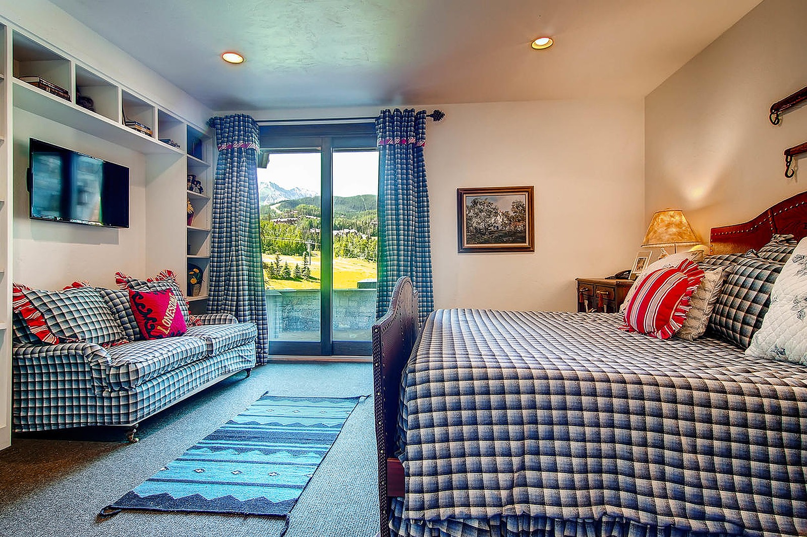 Country Club Manor - Image 18