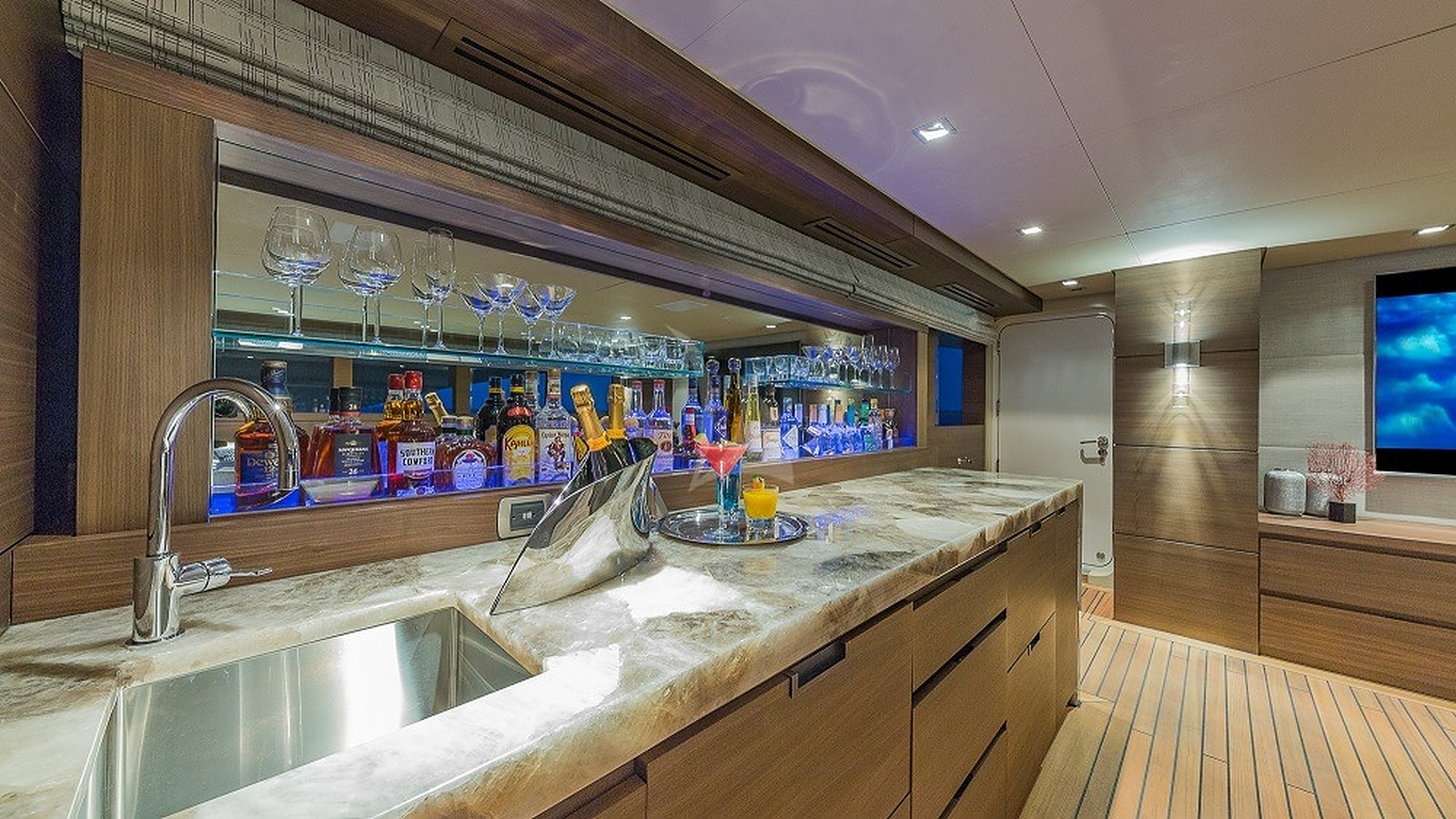 Big Sky Yacht - Image 37