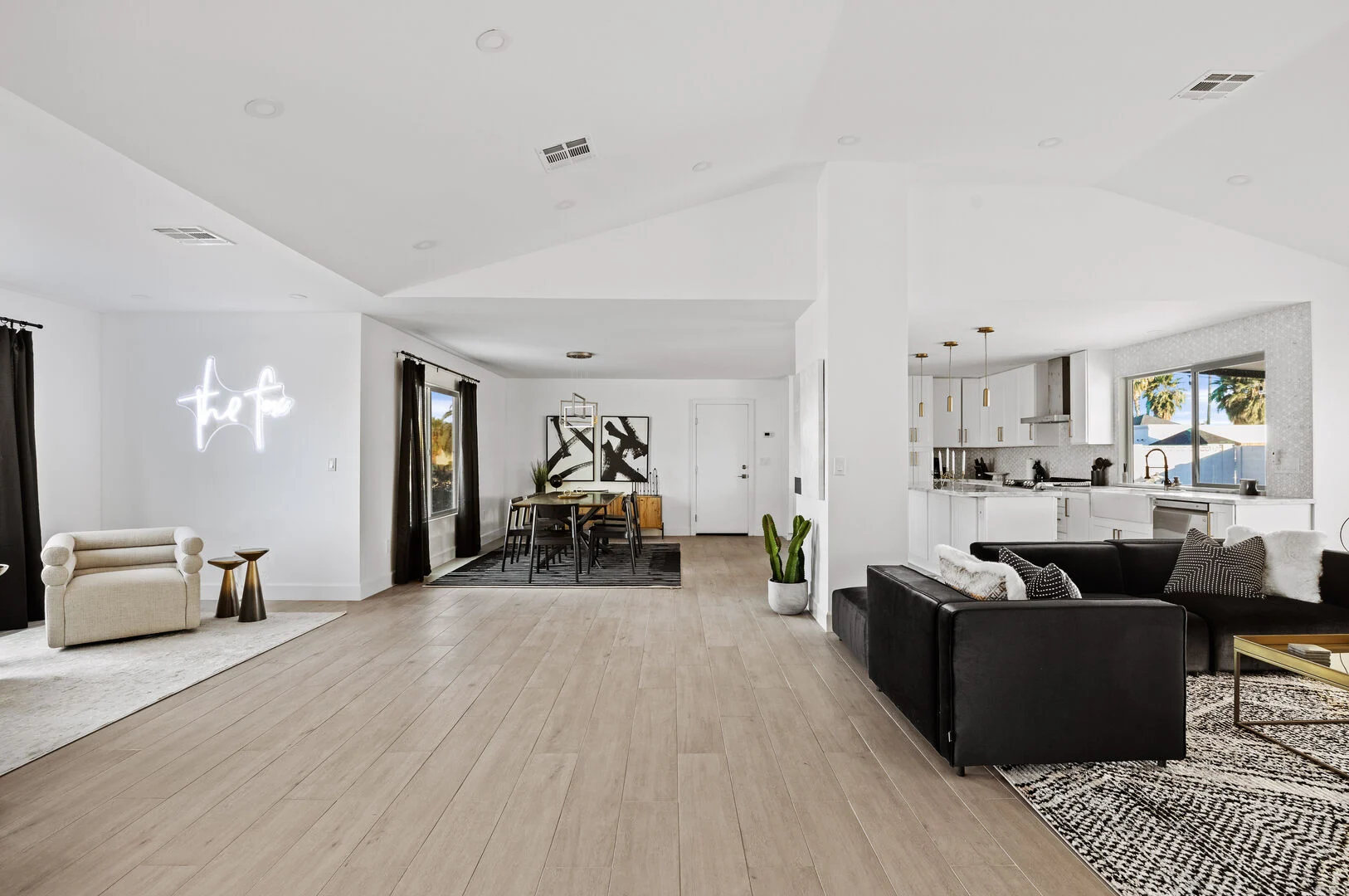 Bee Brush House - Image 6