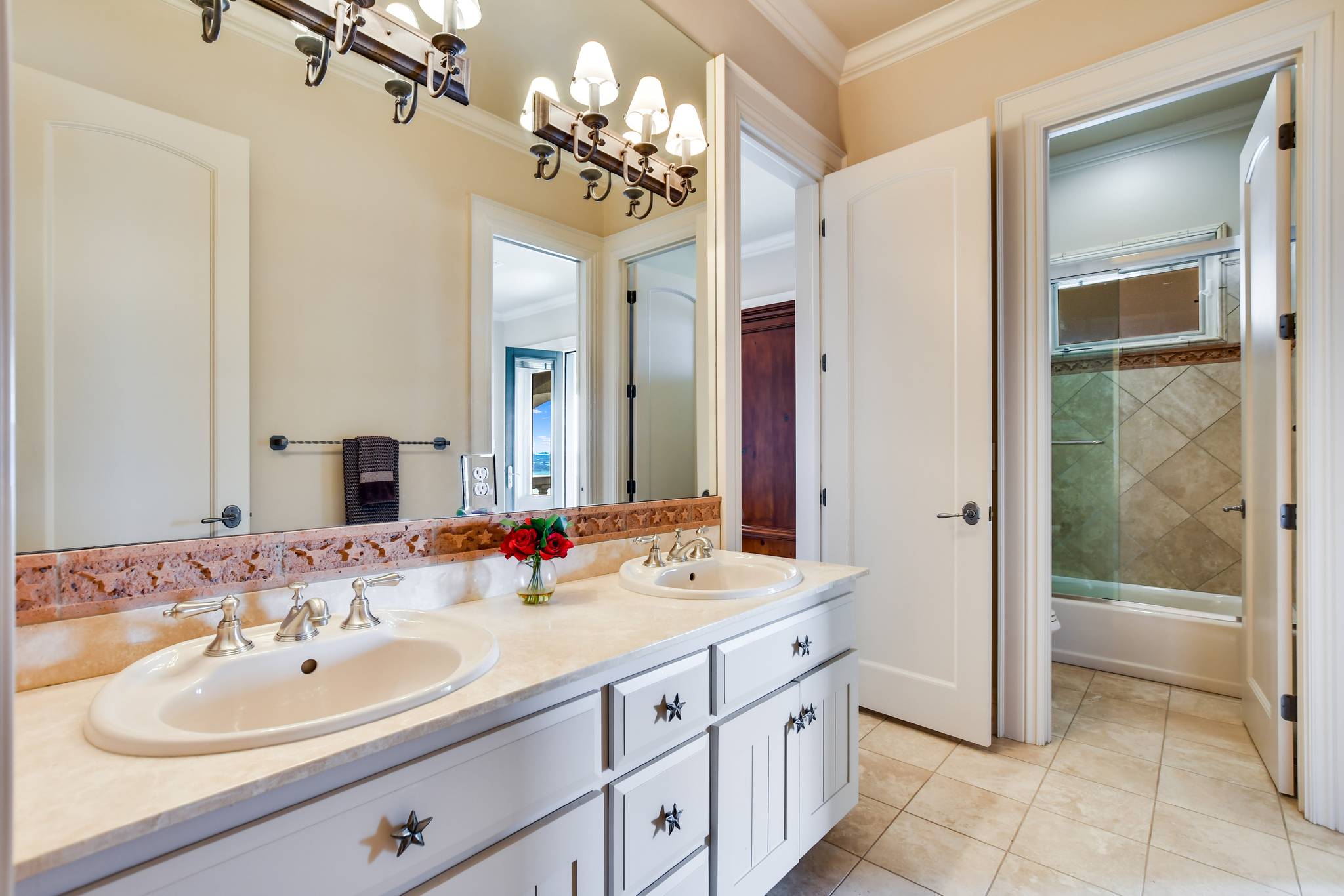 Vaughan Manor - Image 35